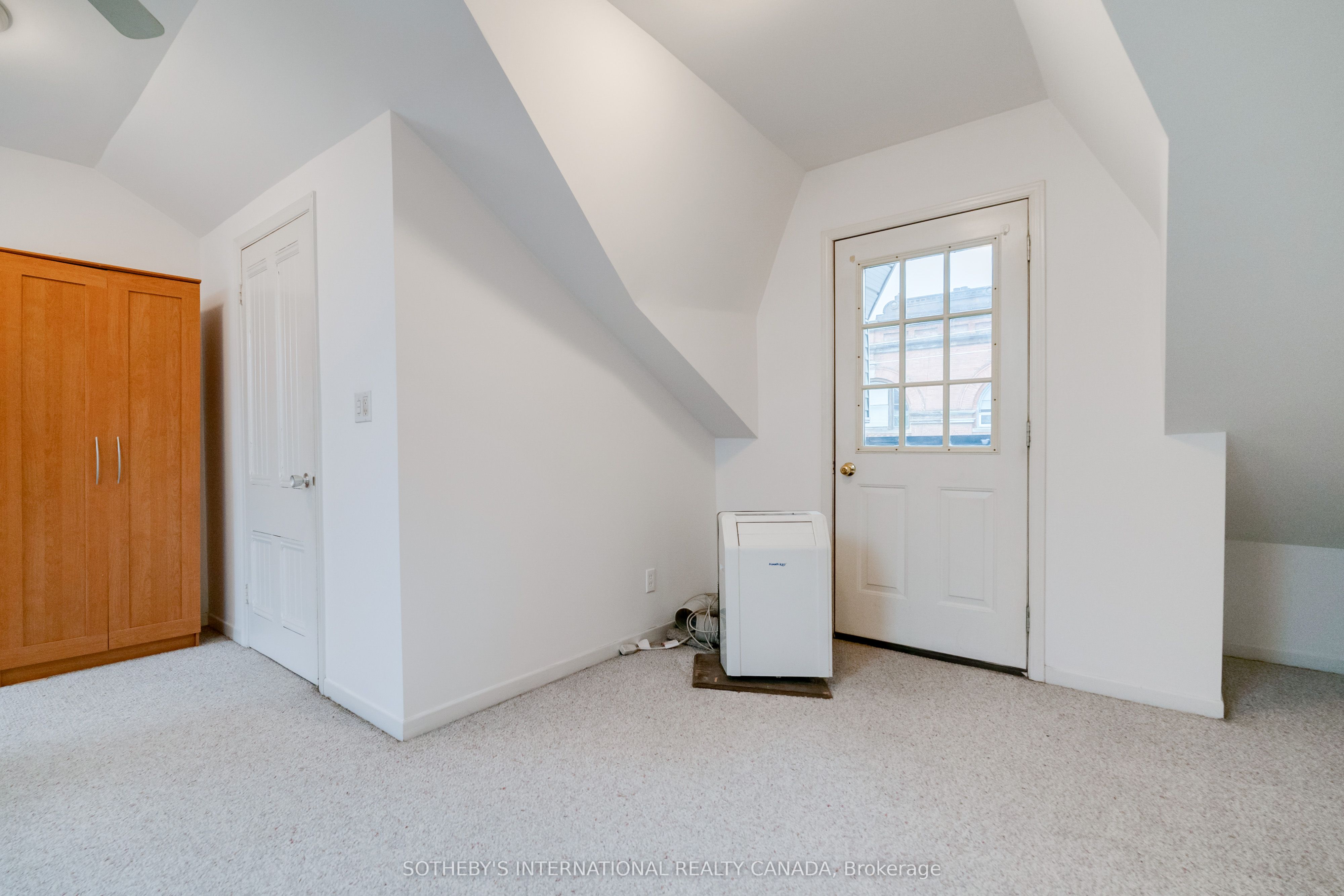 237 Carlton Street Property Photo 37
