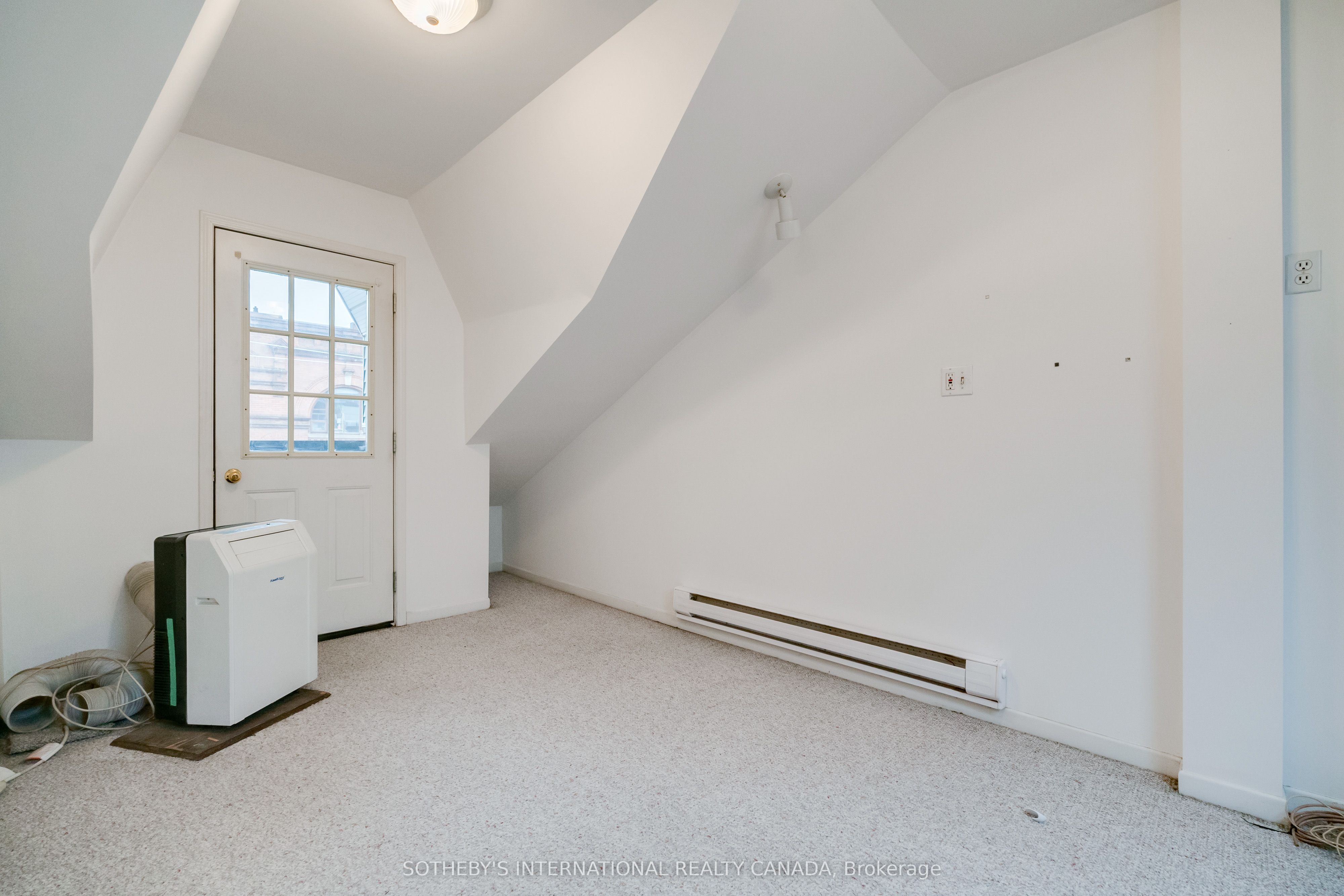 237 Carlton Street Property Photo 43