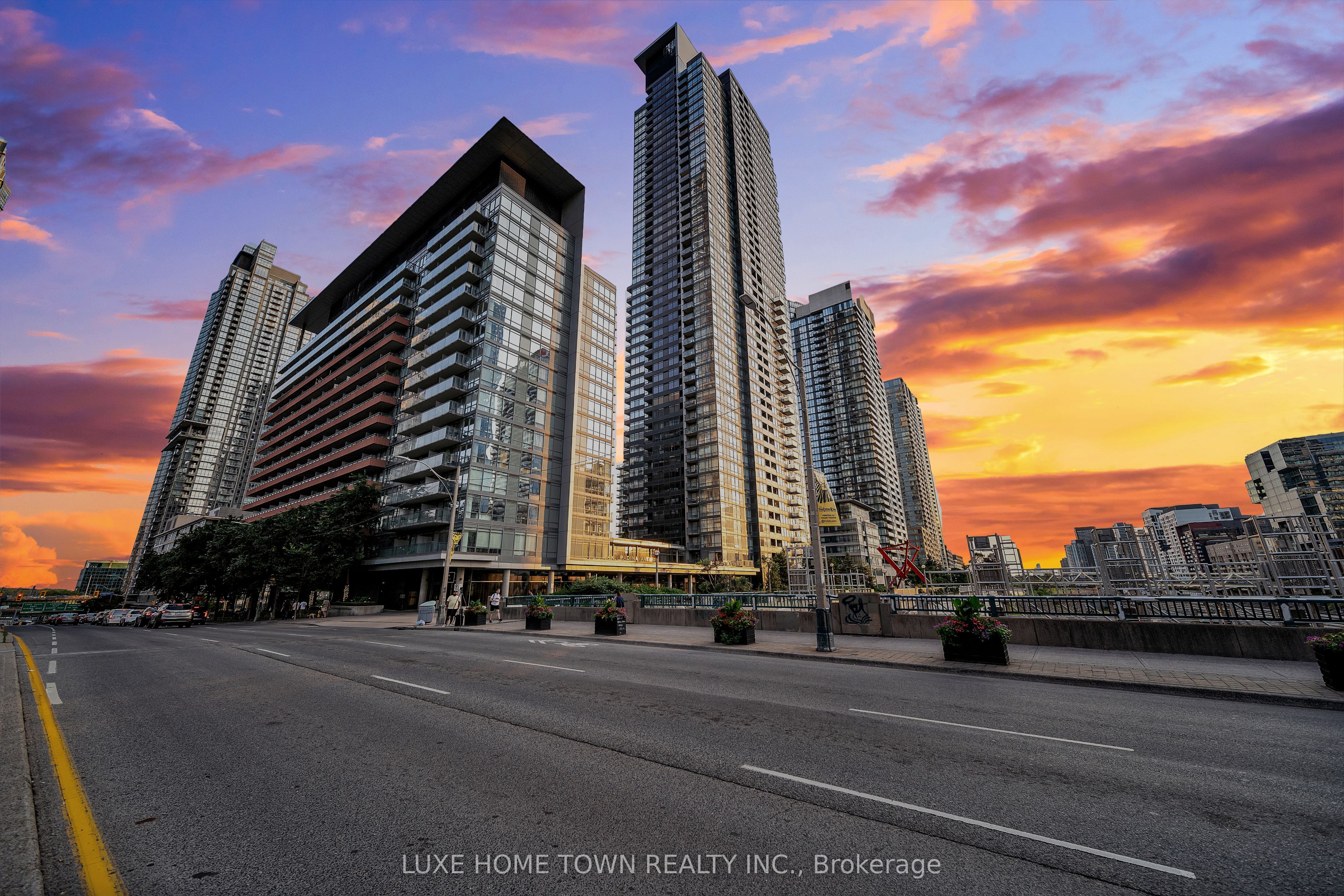 4k Spadina Avenue 711 Property Photo 1