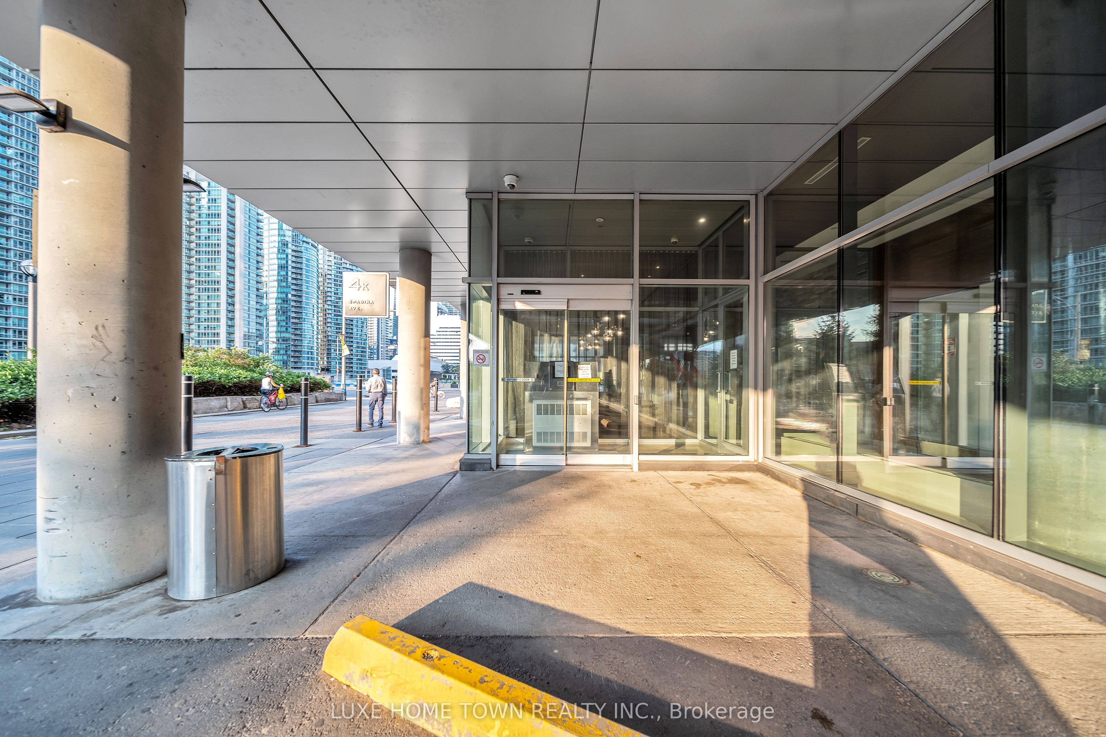 4k Spadina Avenue 711 Property Photo 3
