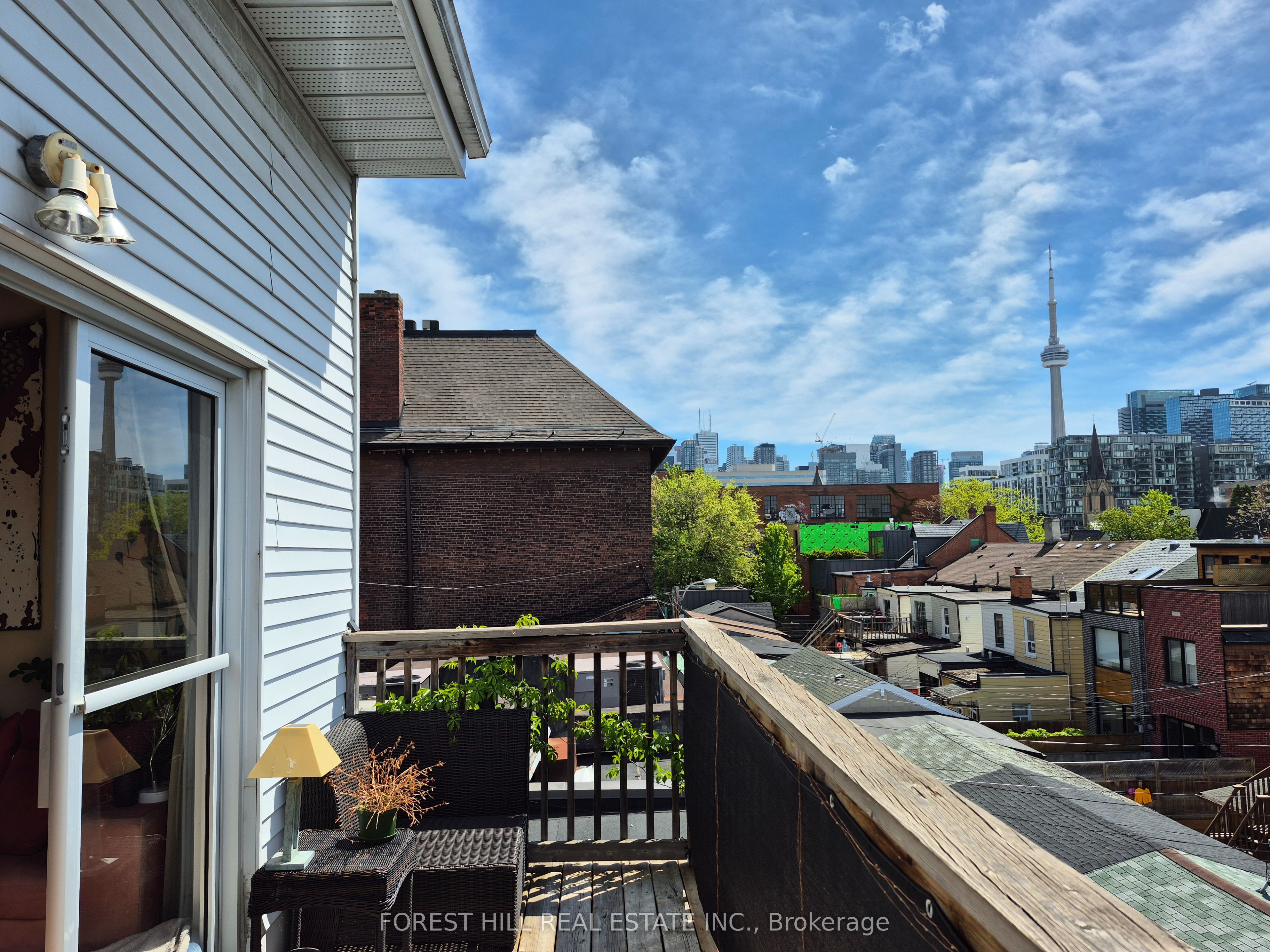 781 Queen Street W Property Photo 2