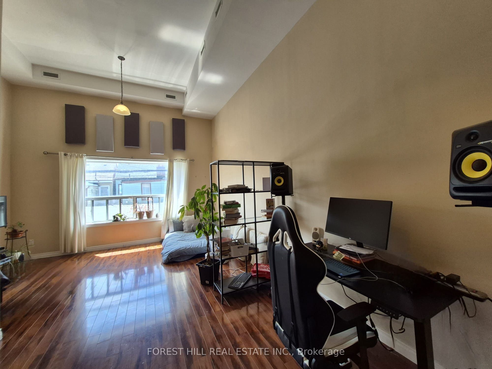 781 Queen Street W Property Photo 12