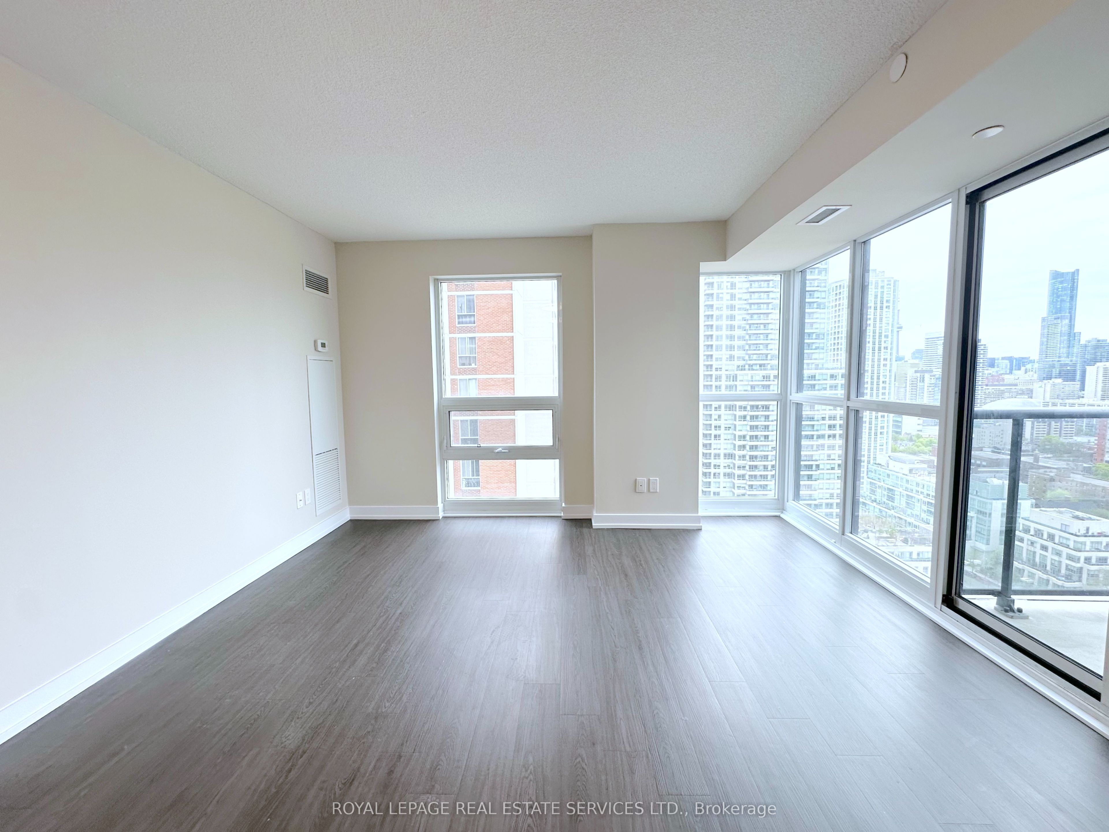 561 Sherbourne Street 2402 Property Photo 3