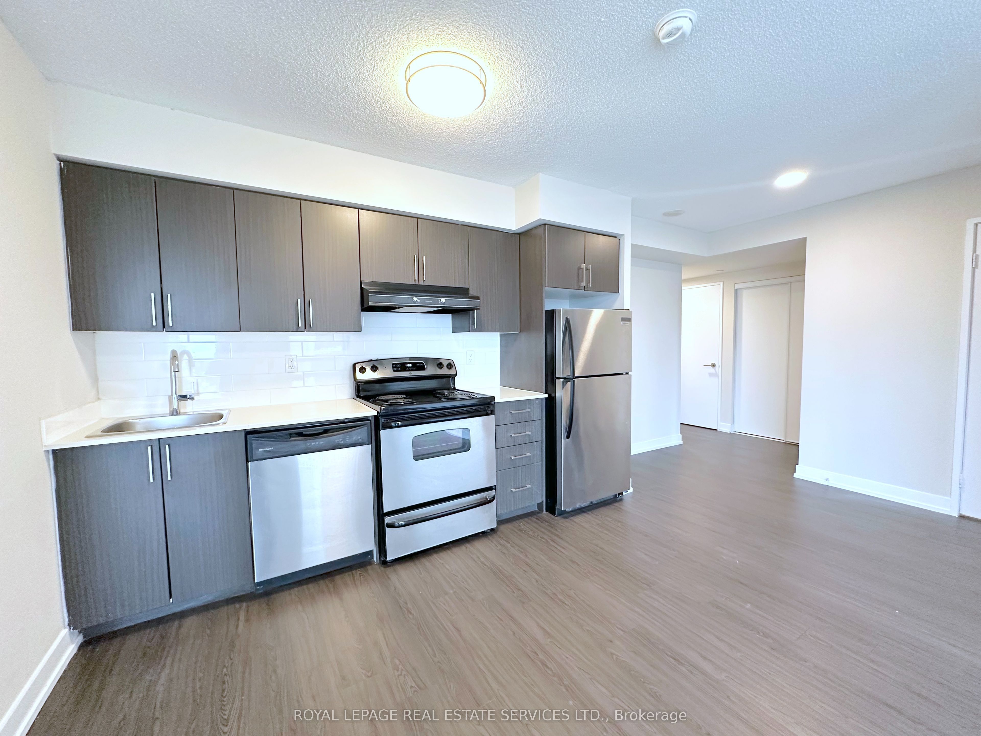 561 Sherbourne Street 2402 Property Photo 5