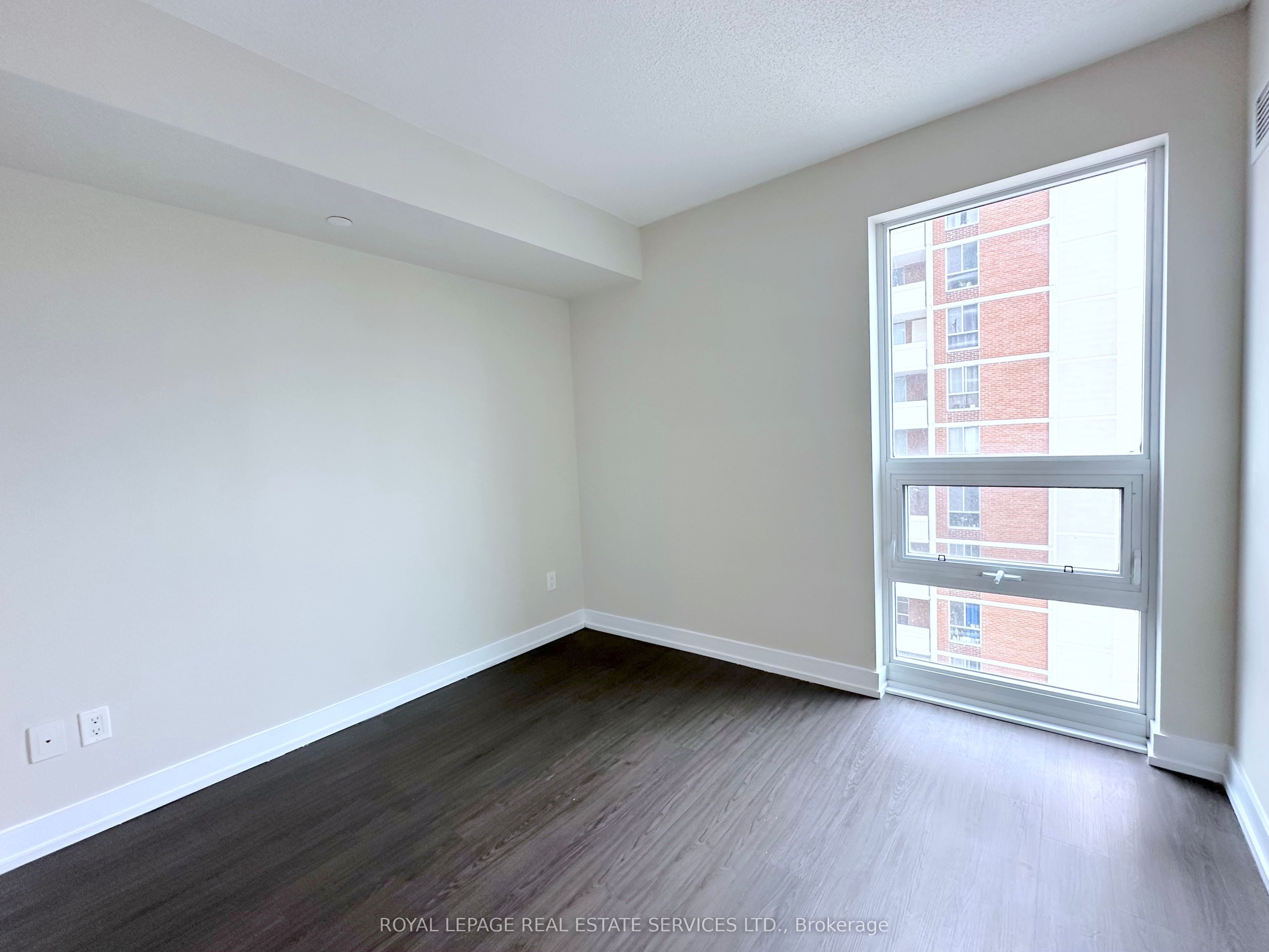 561 Sherbourne Street 2402 Property Photo 6
