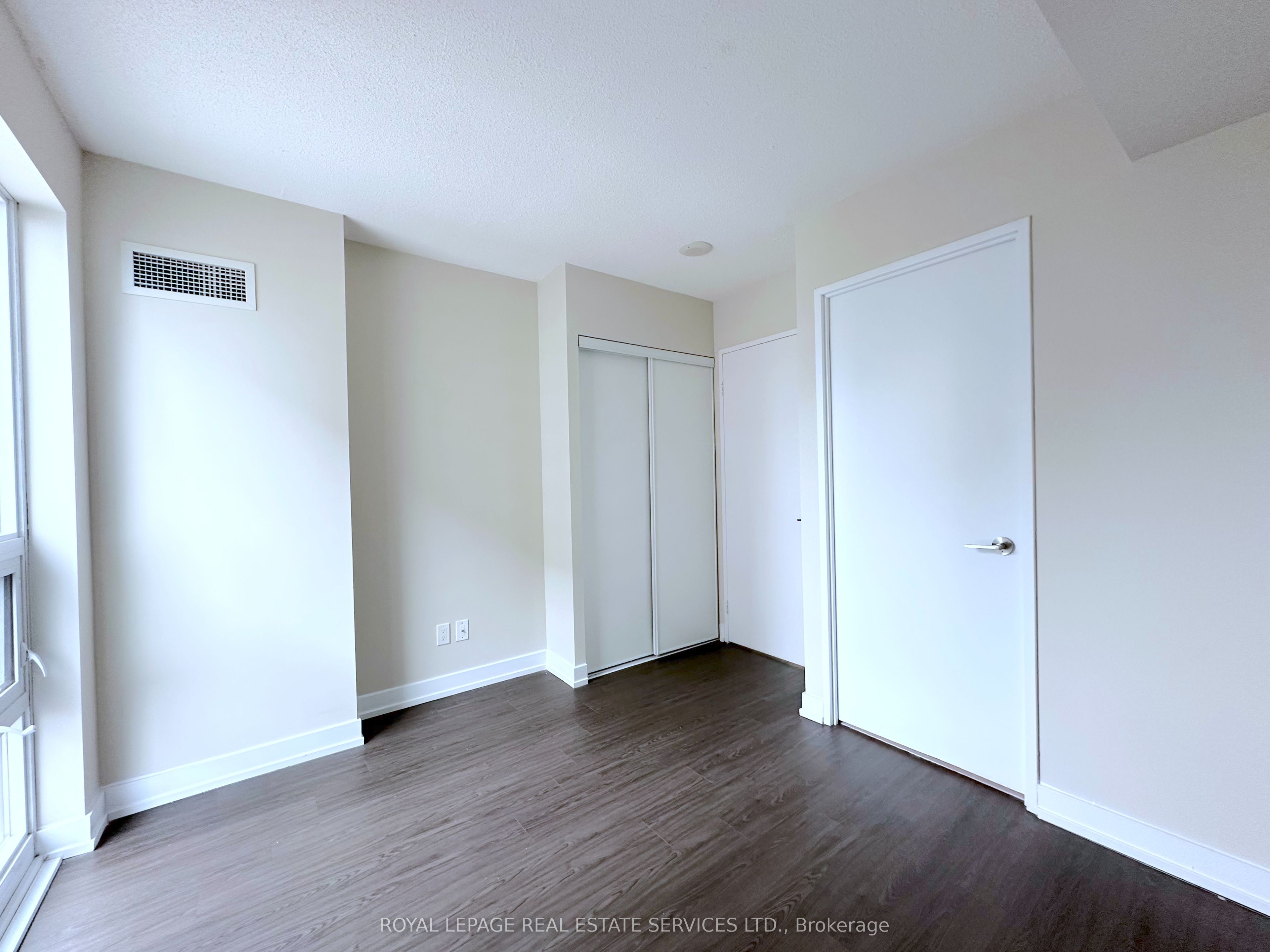 561 Sherbourne Street 2402 Property Photo 7