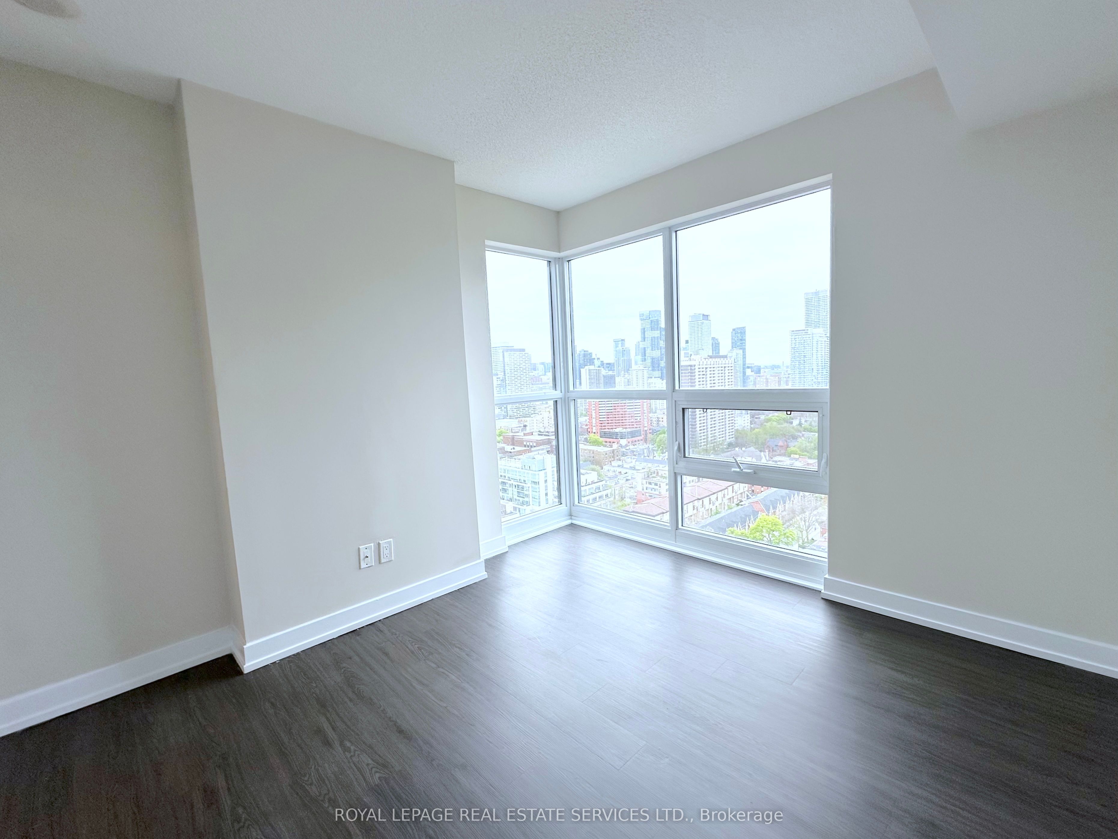 561 Sherbourne Street 2402 Property Photo 9