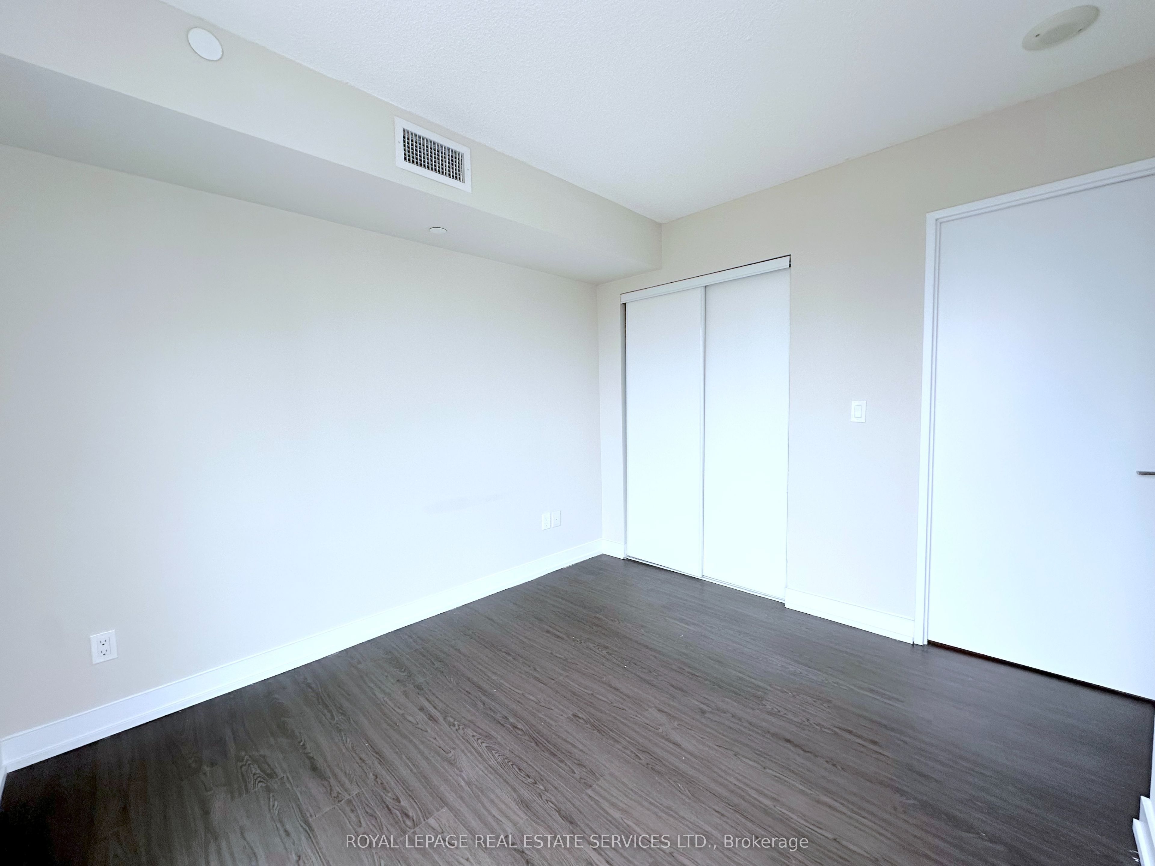 561 Sherbourne Street 2402 Property Photo 10