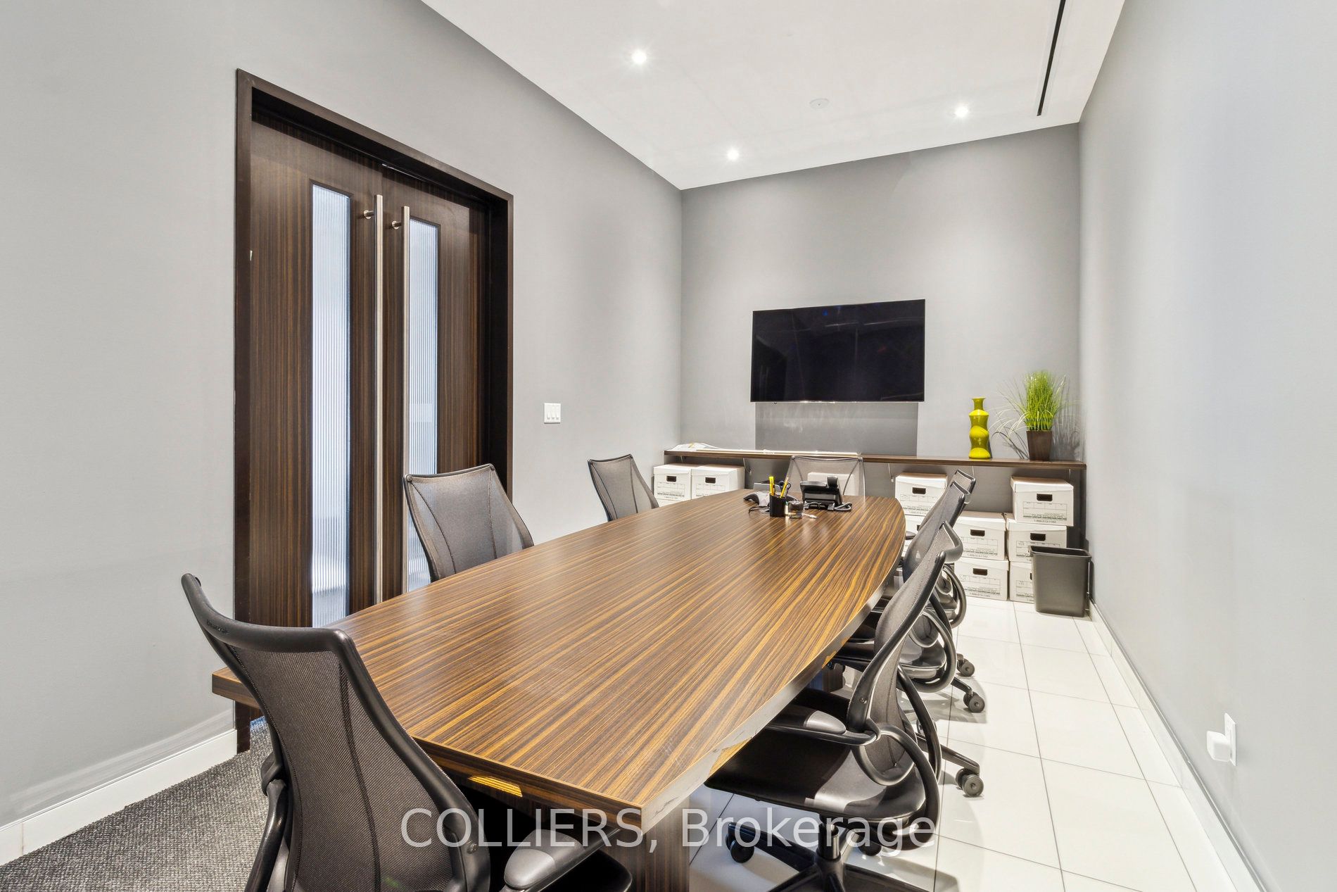 229 Sheppard Avenue W Property Photo 4