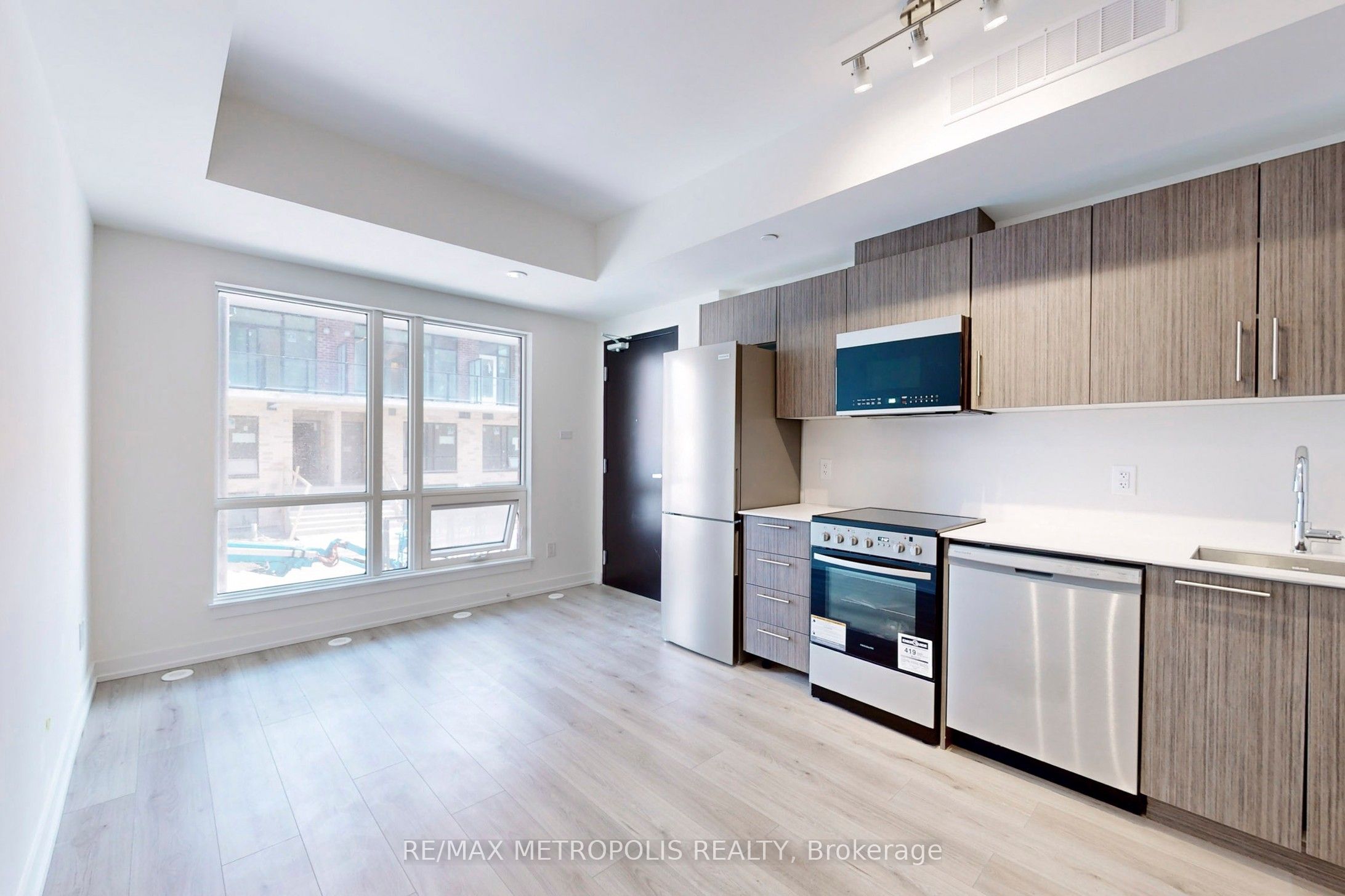 #42 - 871 Sheppard Avenue Property Photo 1