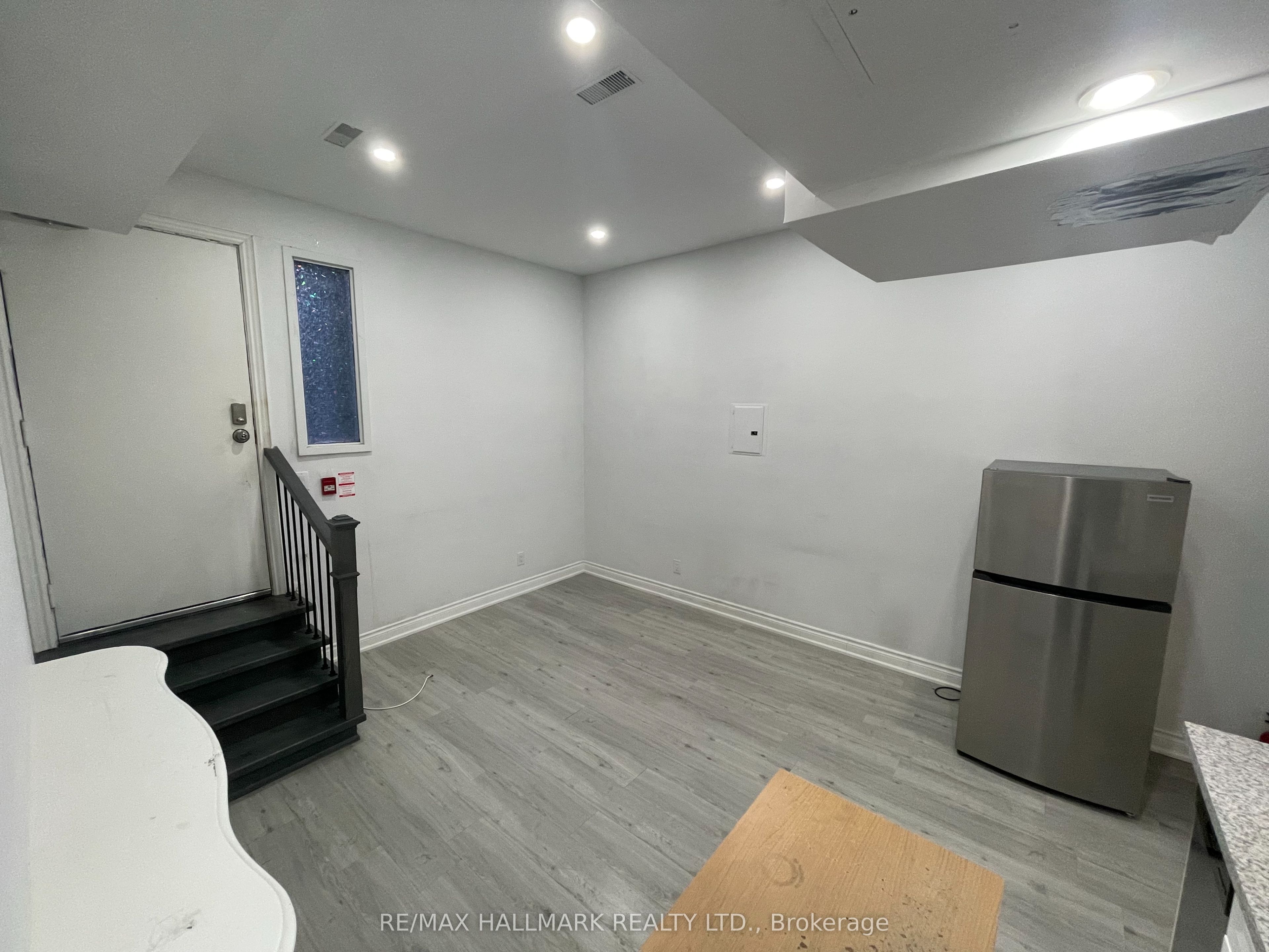 414 Dundas Street E Property Photo 9