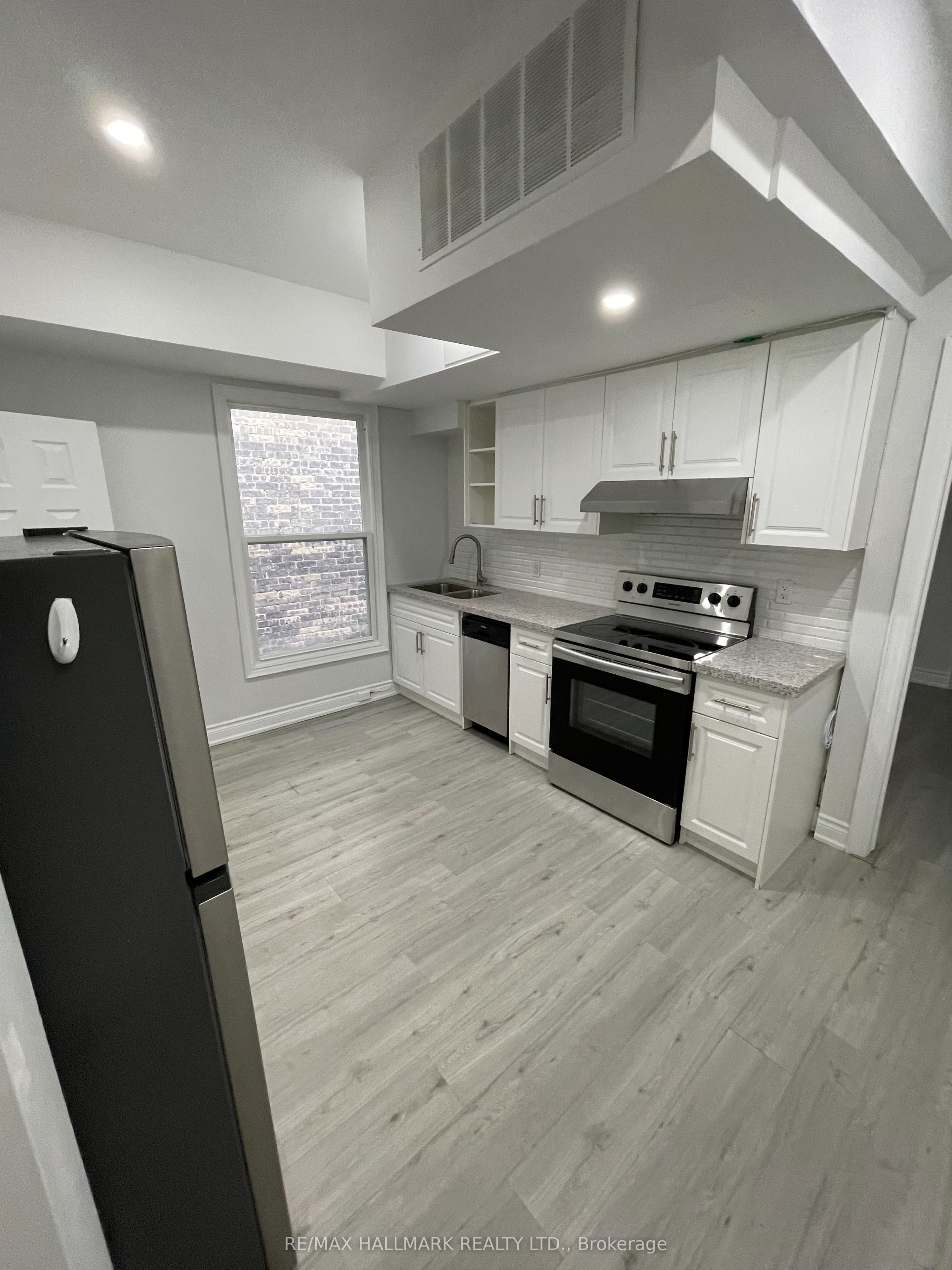 414 Dundas Street E Property Photo 15
