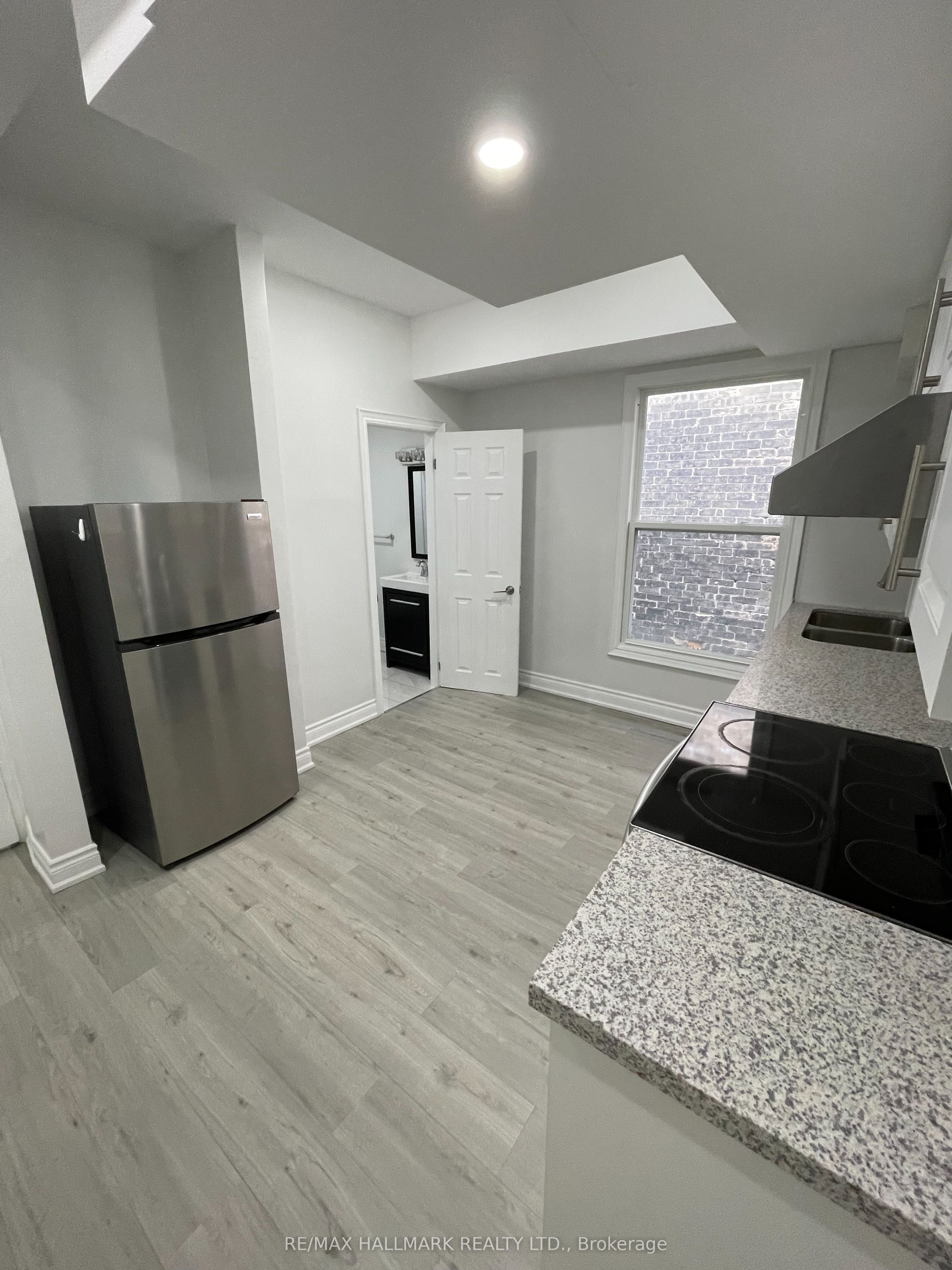 414 Dundas Street E Property Photo 16