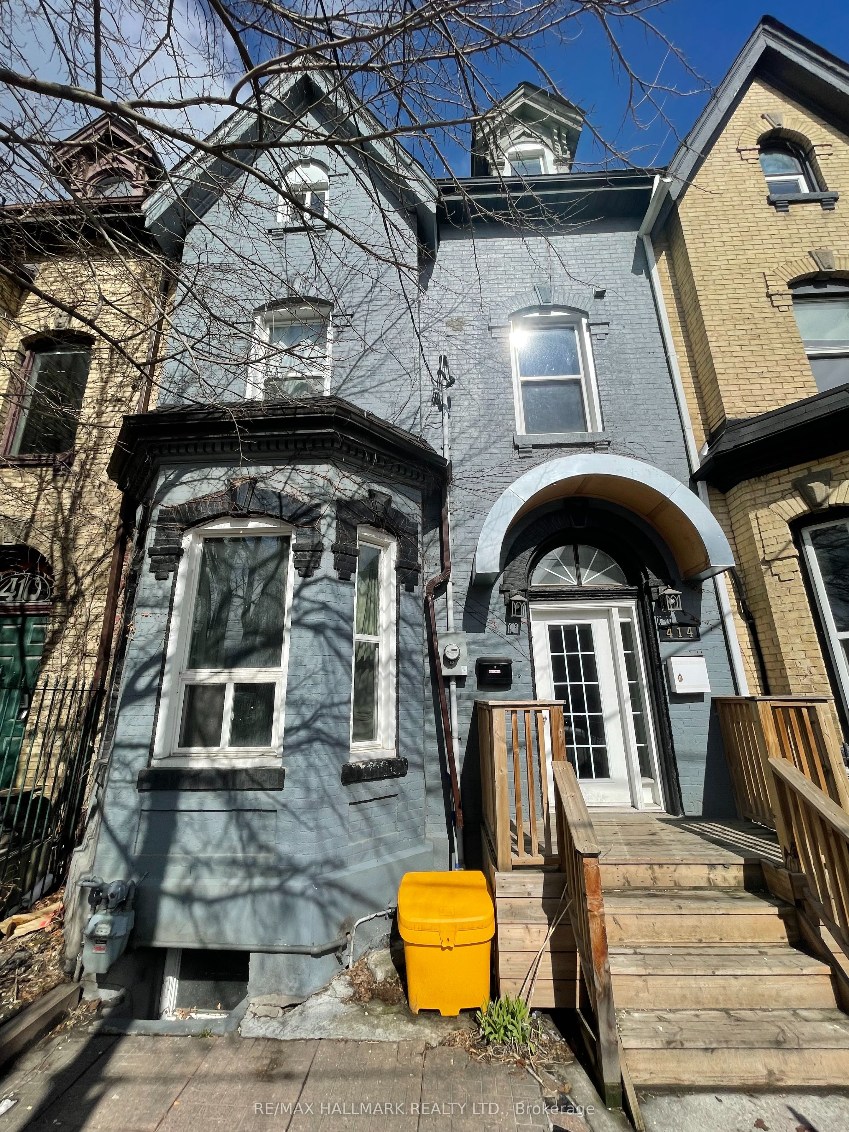 414 Dundas Street Property Photo 1