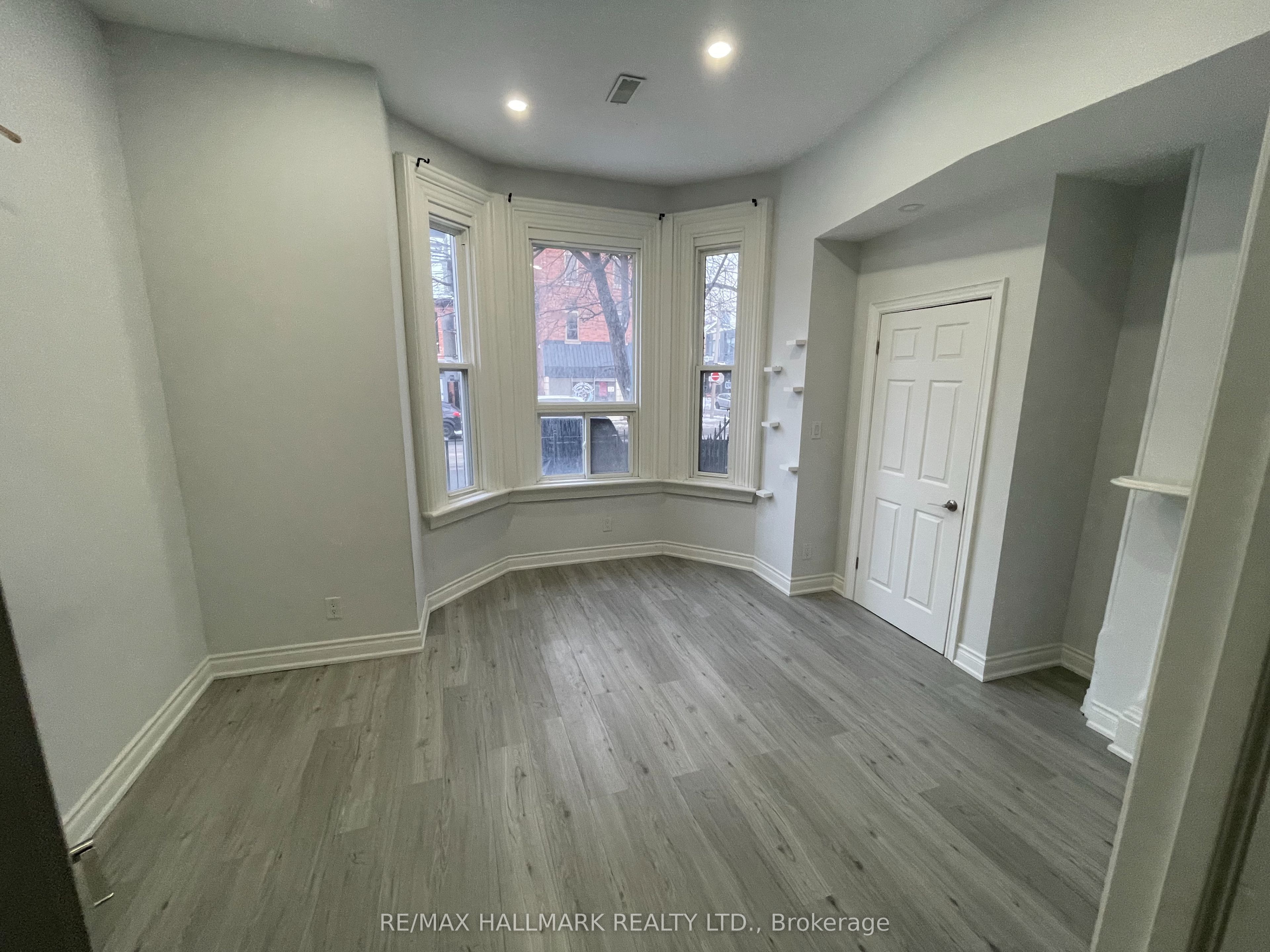 414 Dundas Street E Property Photo 5
