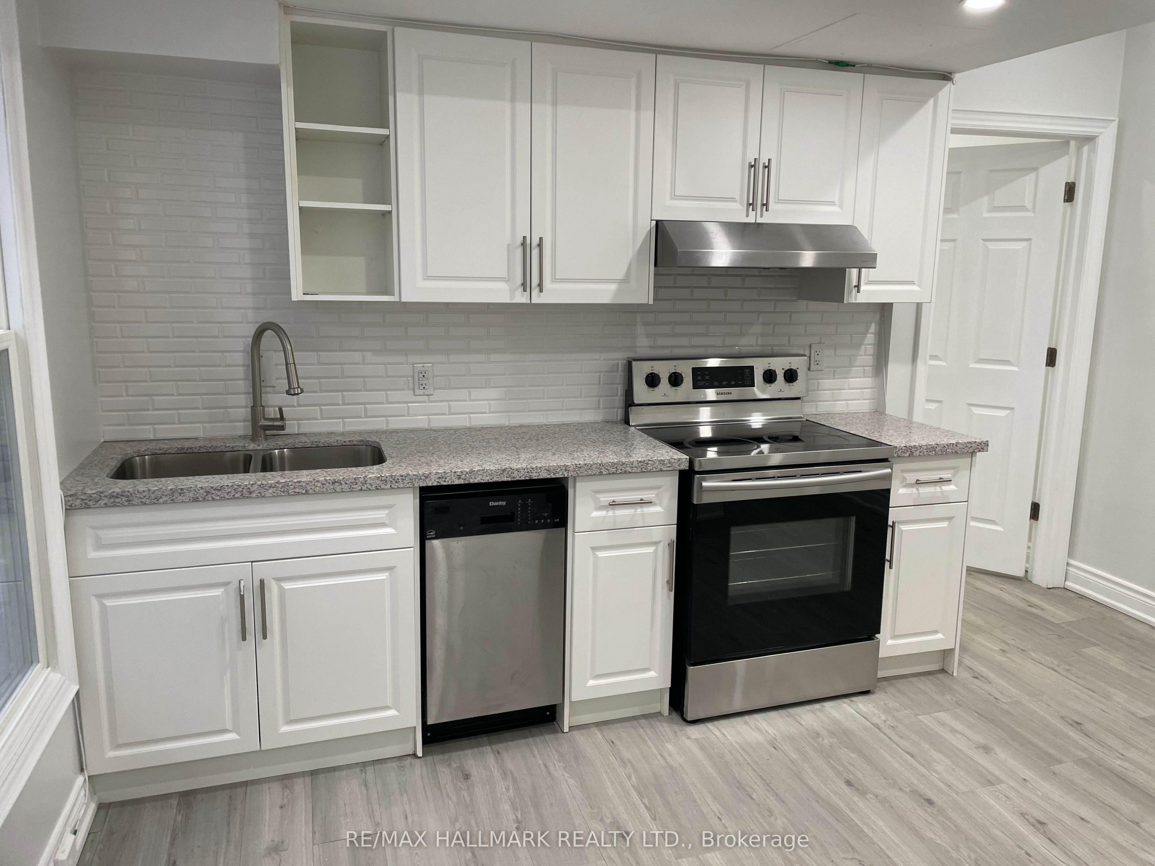 414 Dundas Street E Property Photo 14