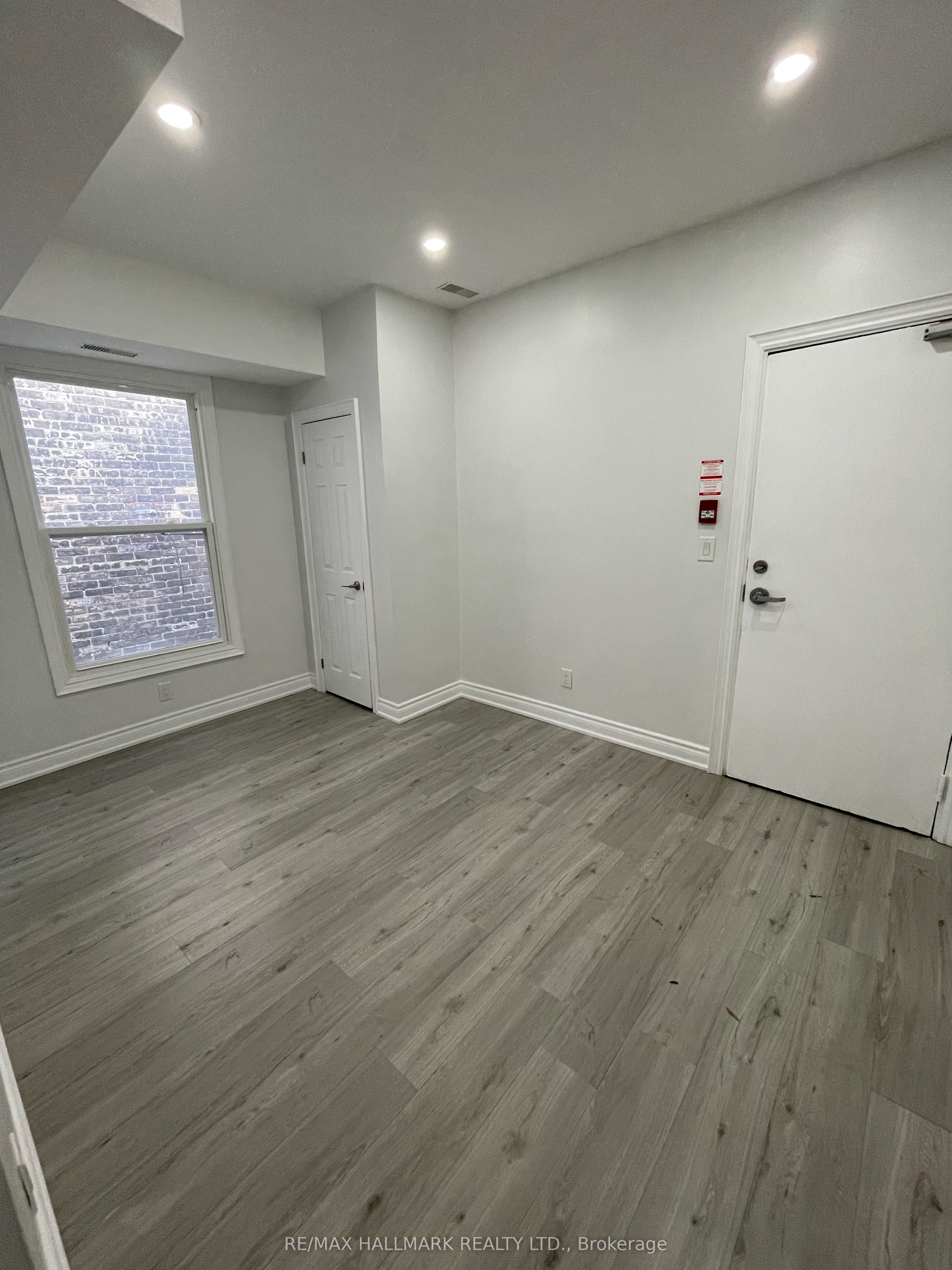 414 Dundas Street E Property Photo 17