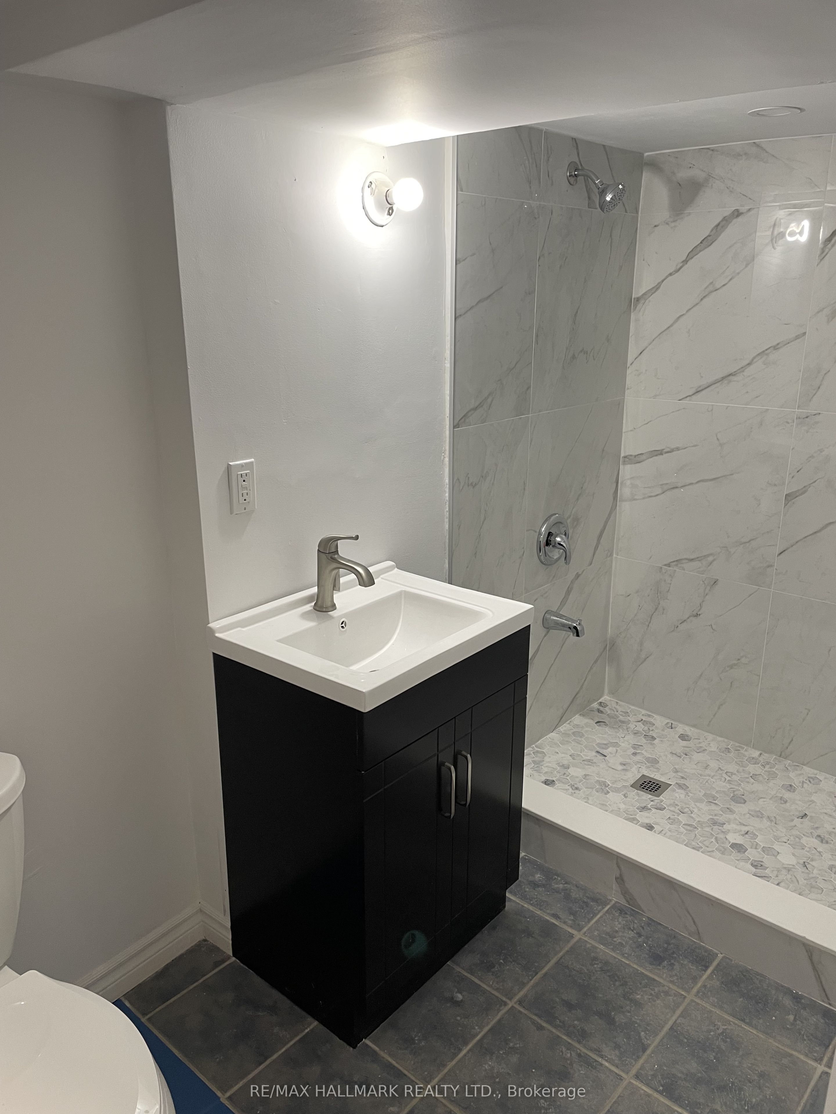 414 Dundas Street E Property Photo 28