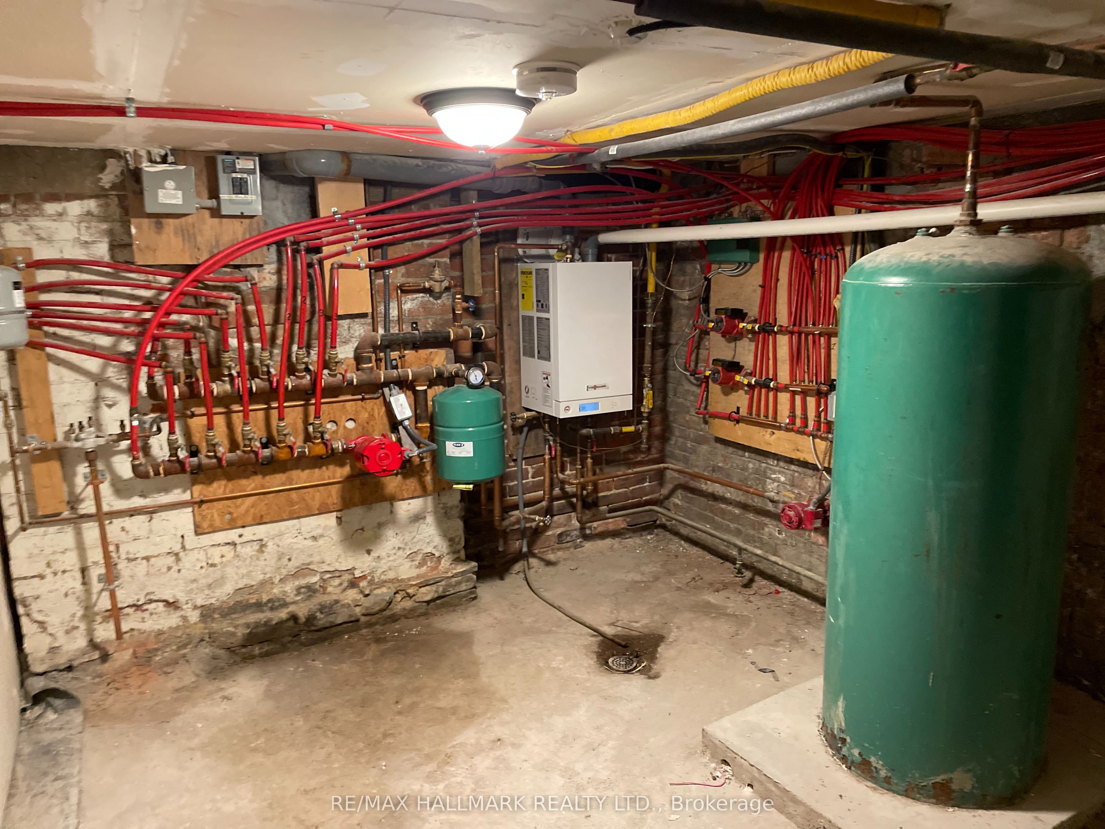 414 Dundas Street E Property Photo 32