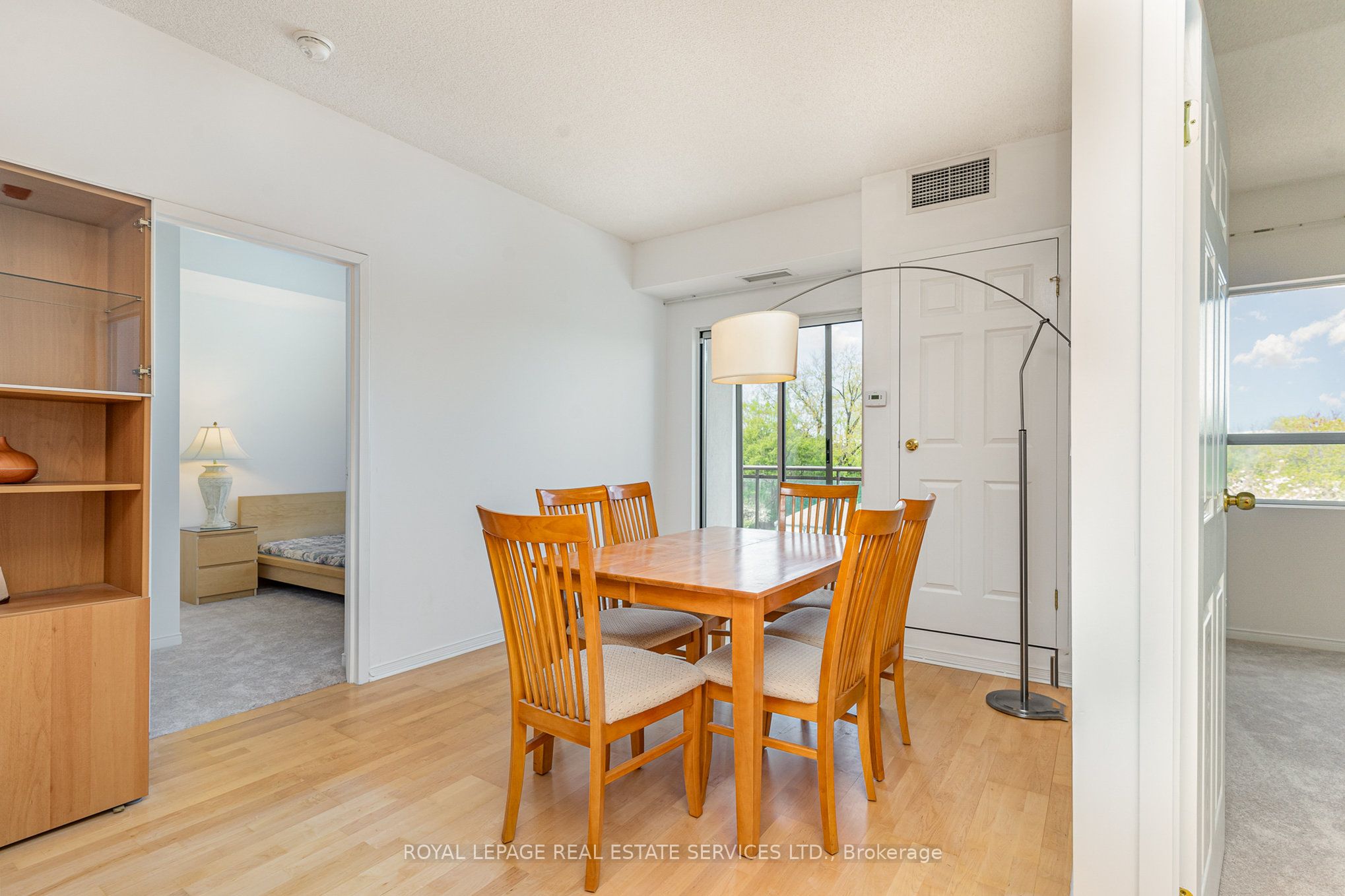 #303 - 778 Sheppard Avenue Property Photo 5