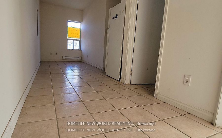 817 Dundas Street Property Photo 6