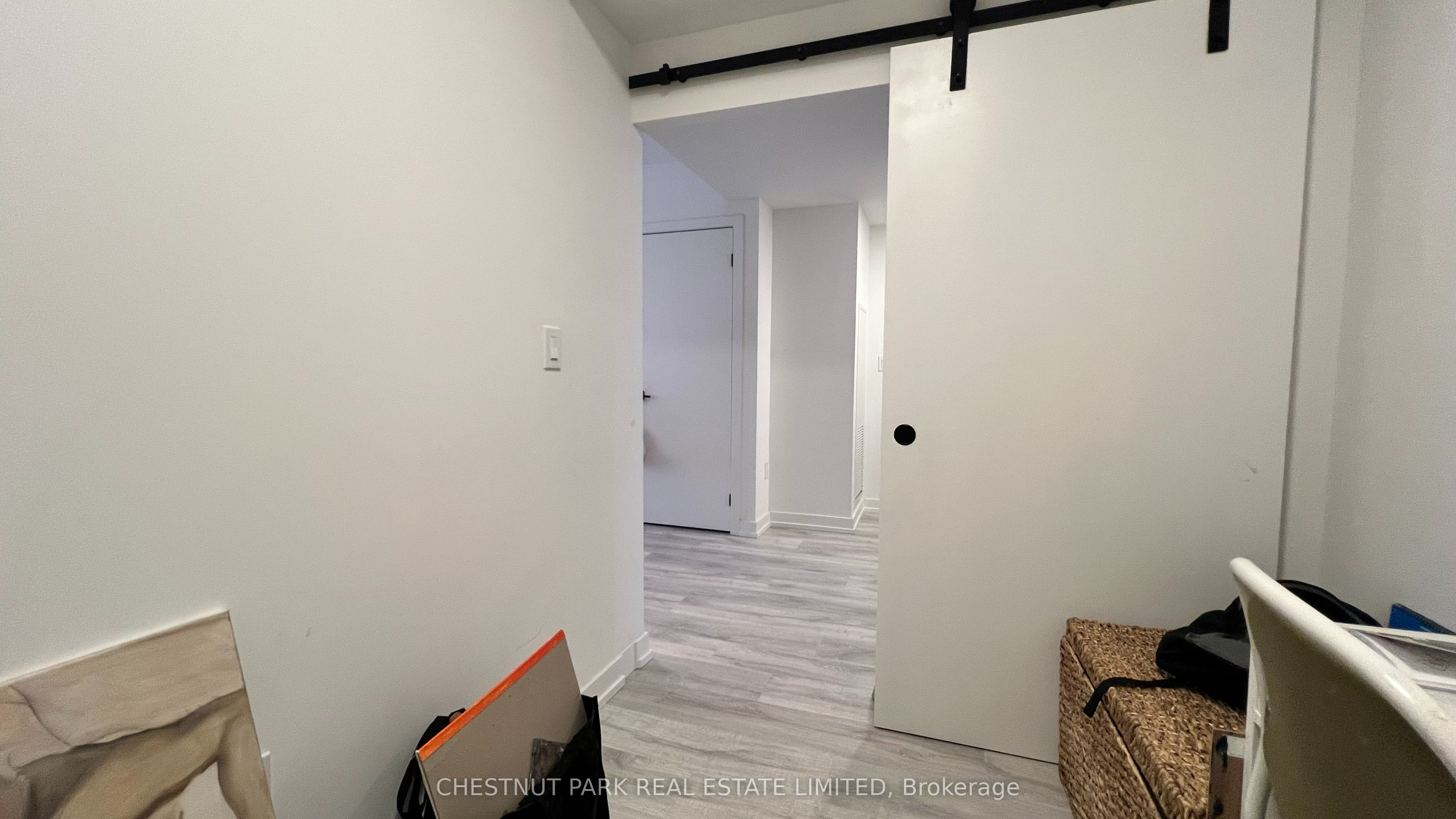 #610 - 2 Augusta Avenue Property Photo 8
