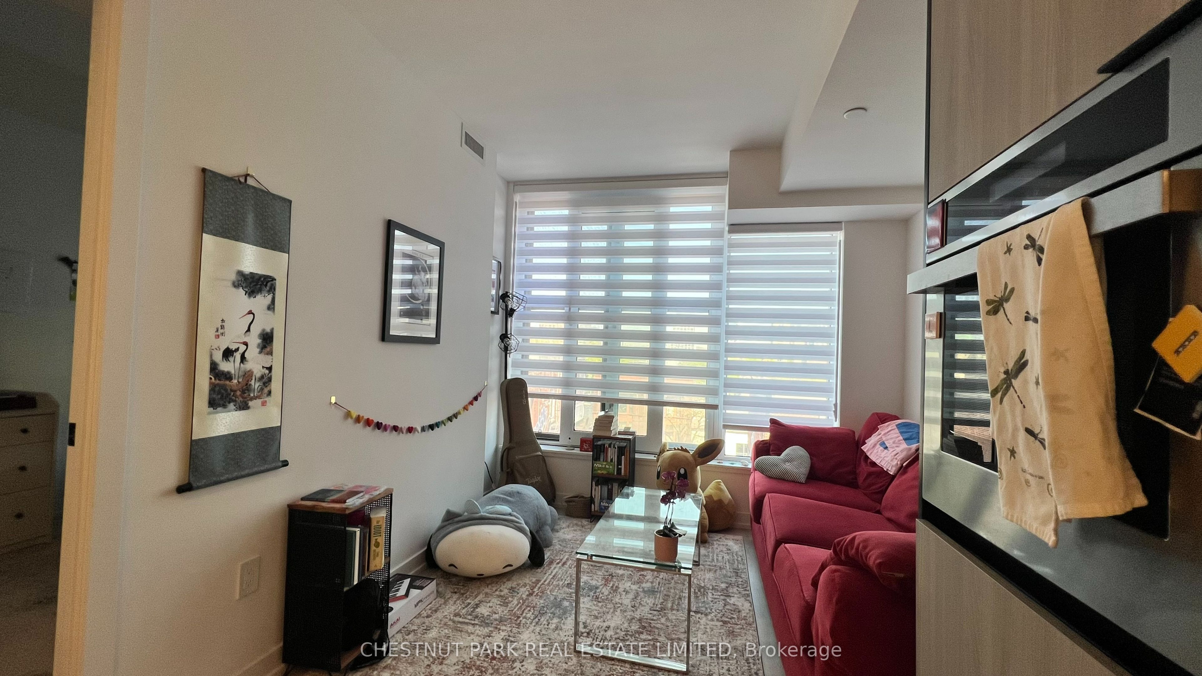 #610 - 2 Augusta Avenue Property Photo 11
