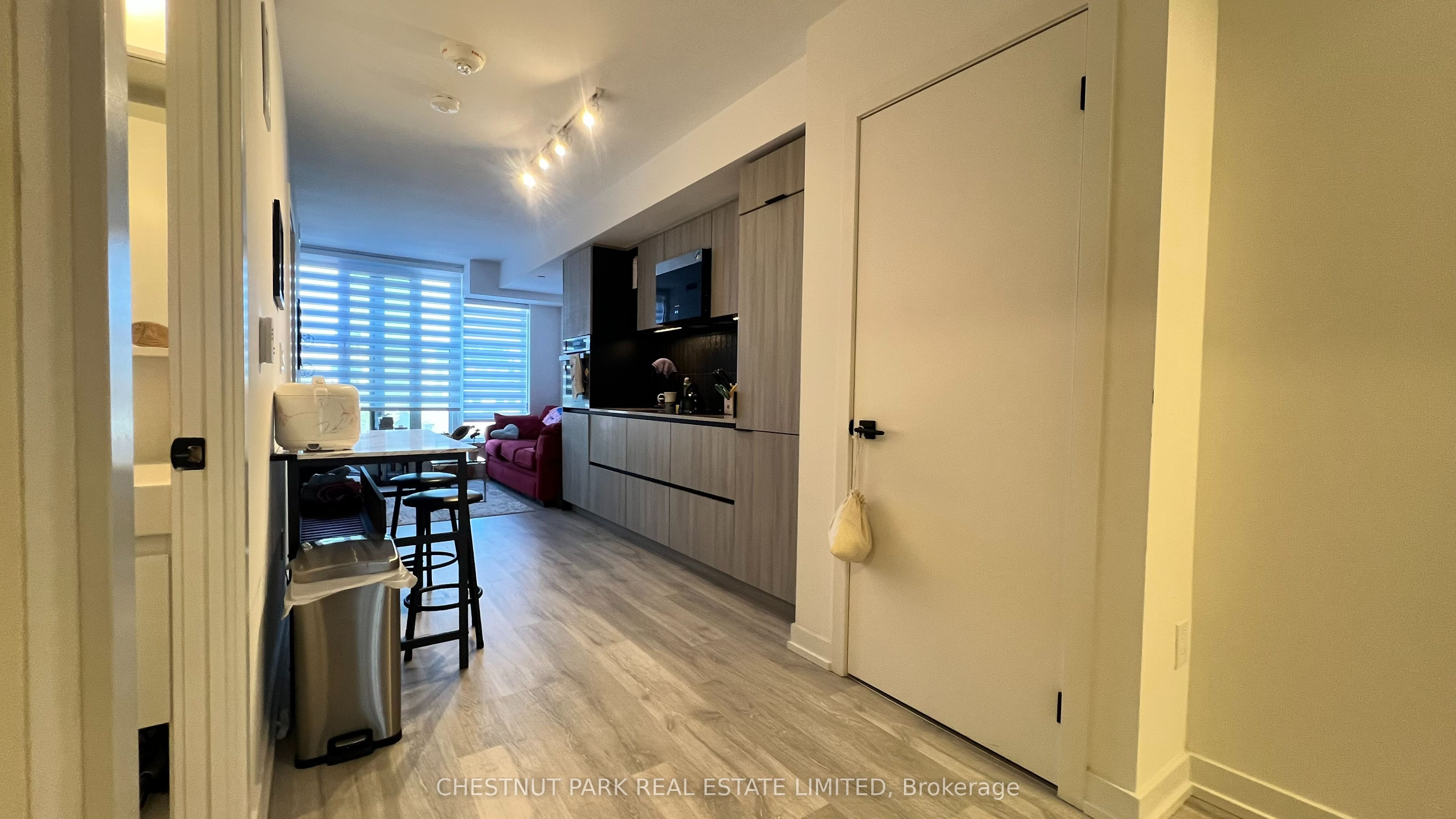 #610 - 2 Augusta Avenue Property Photo 13