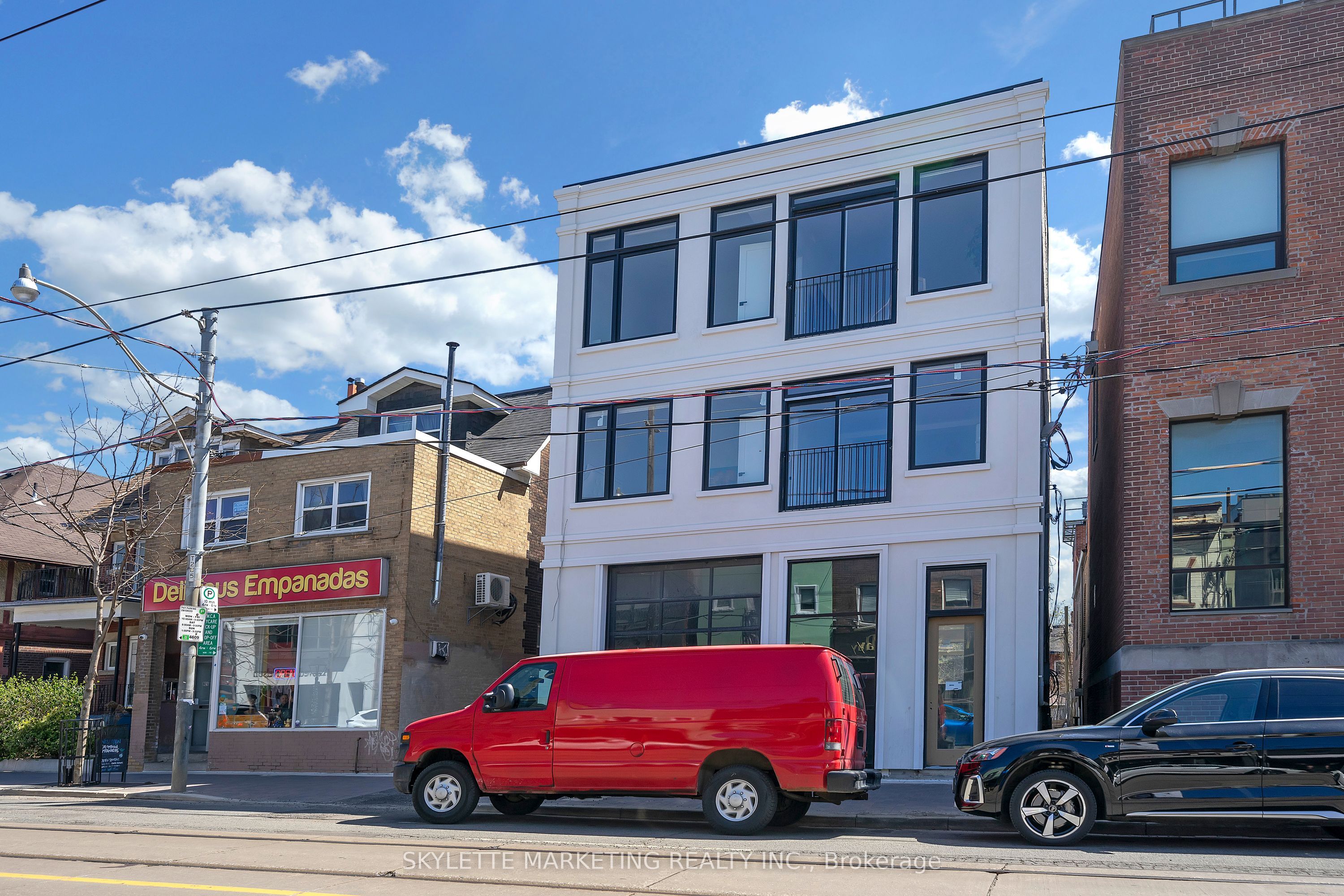 #Main - 923 College Street Property Photo 1