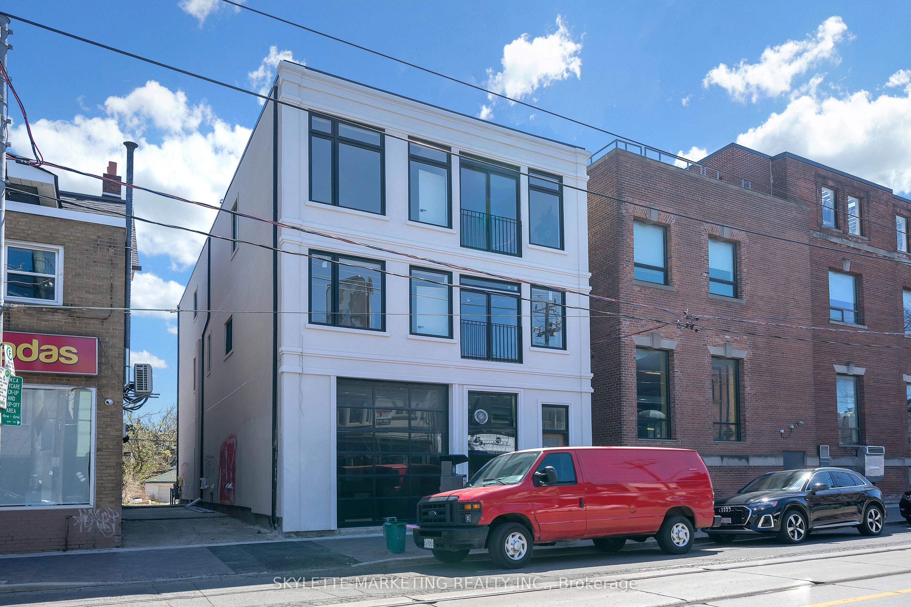 923 College Street Main Property Photo 2