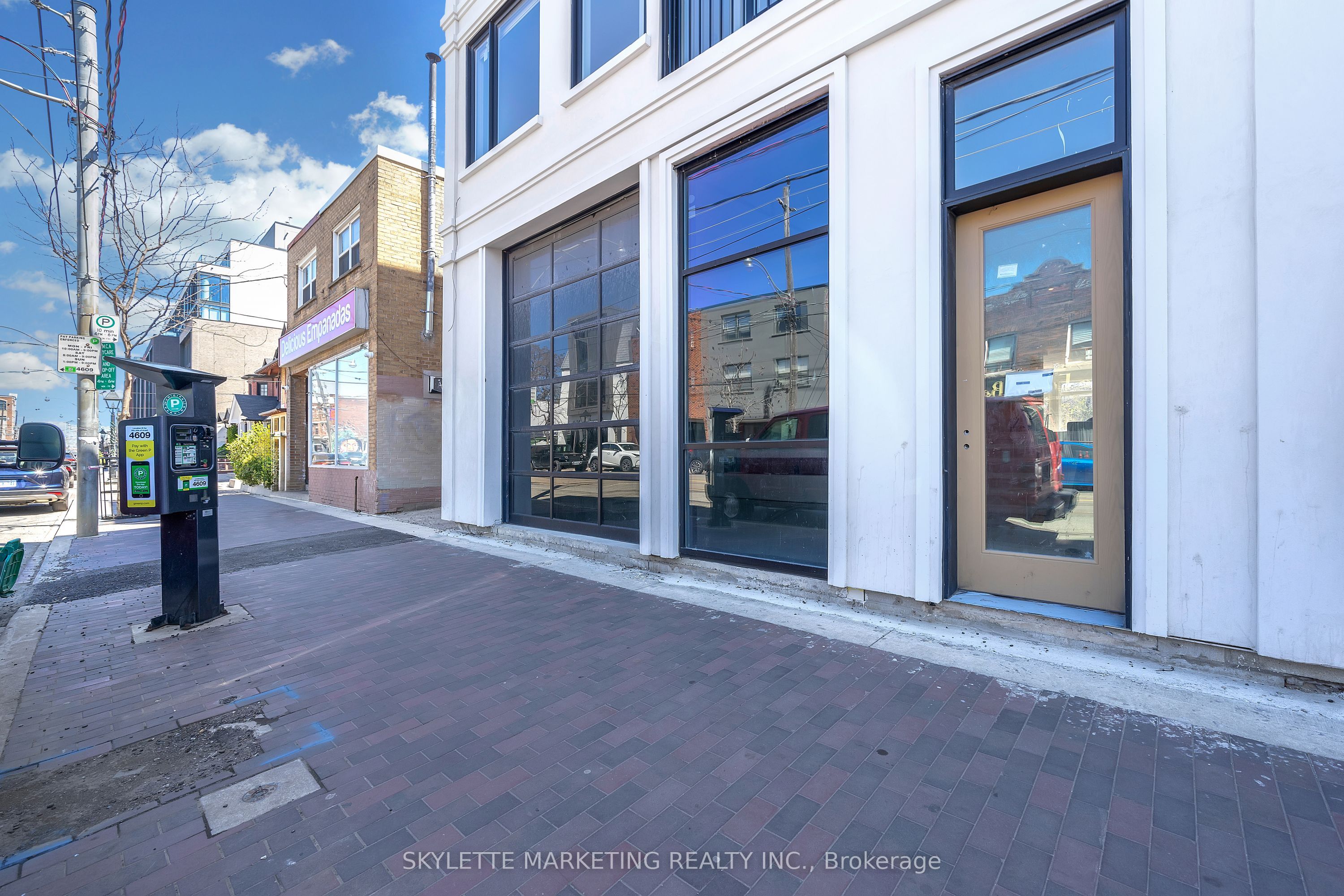 923 College Street Main Property Photo 3