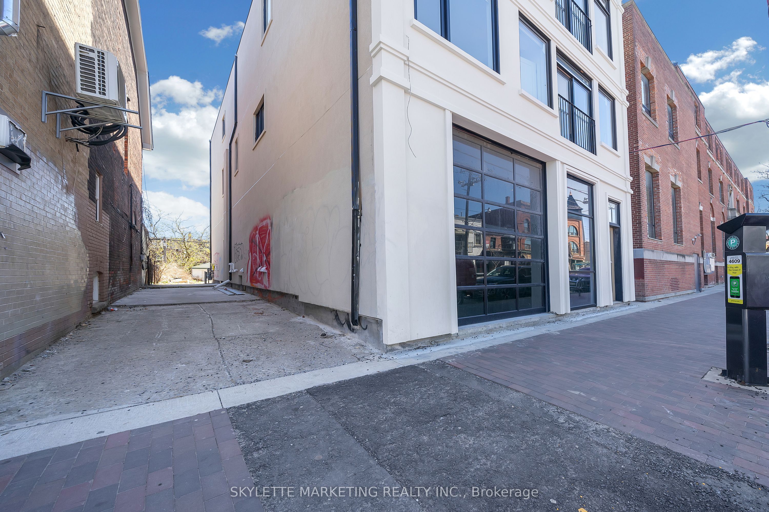 923 College Street Main Property Photo 5