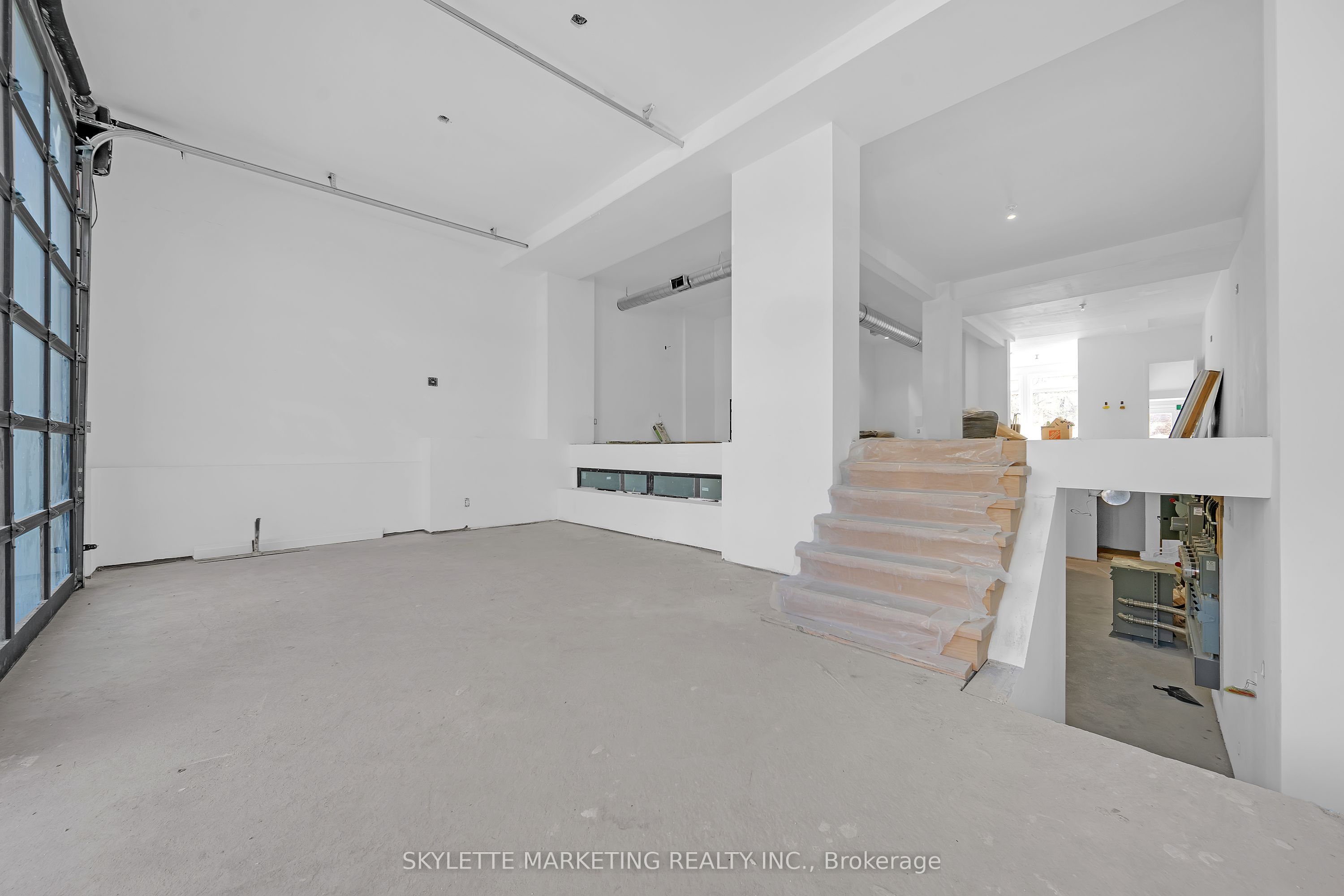 923 College Street Main Property Photo 7