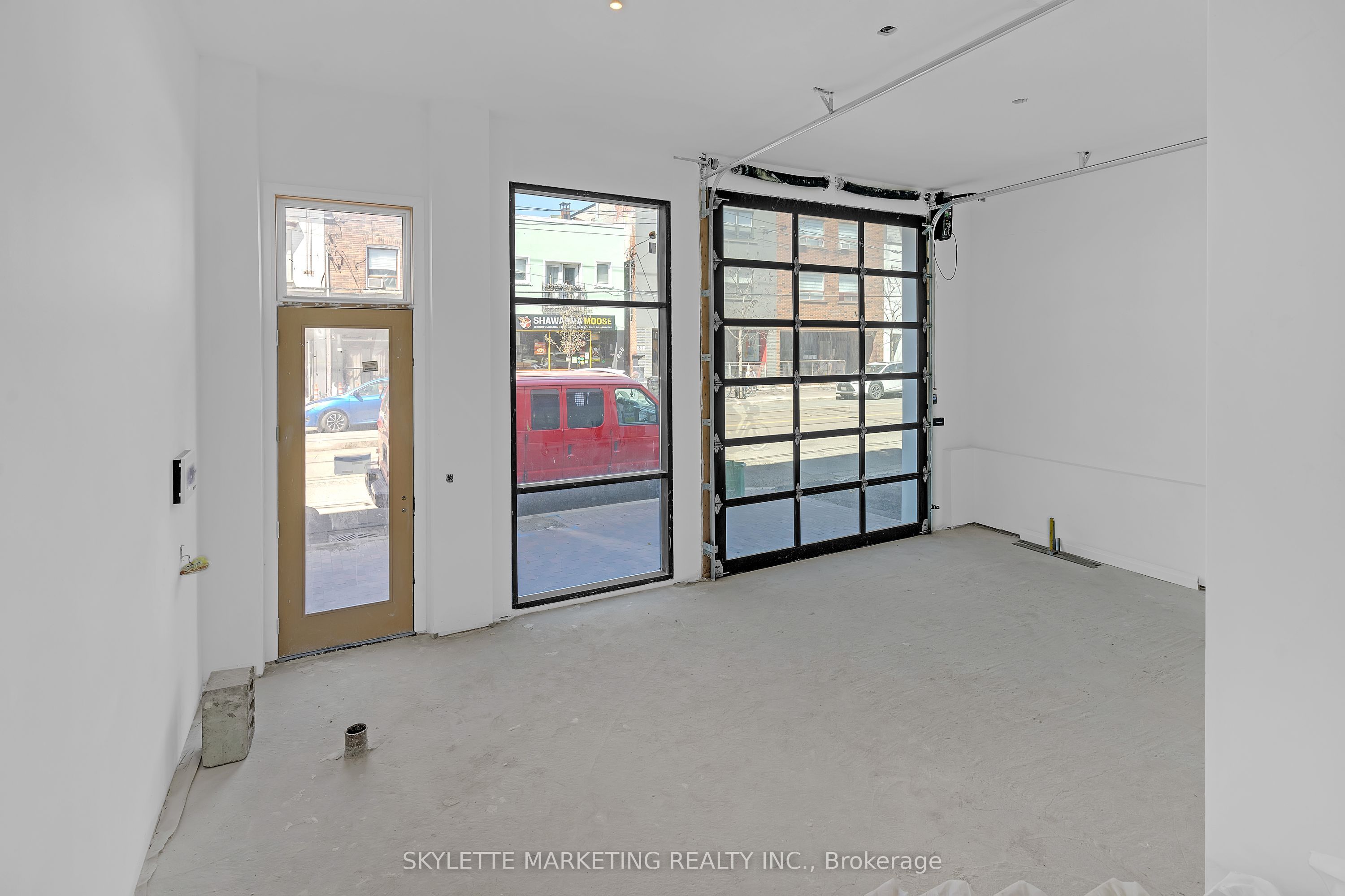 923 College Street Main Property Photo 11