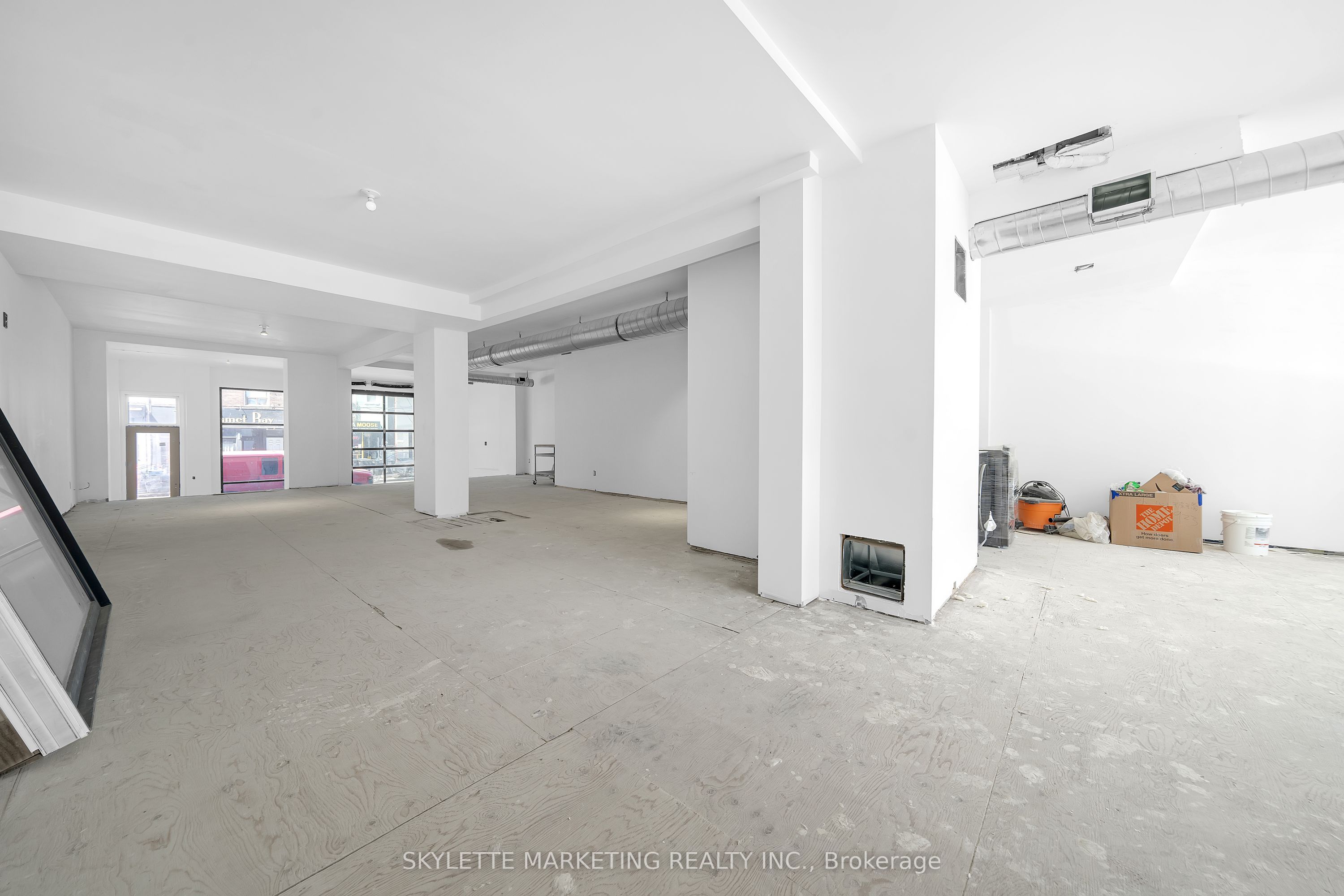 923 College Street Main Property Photo 17