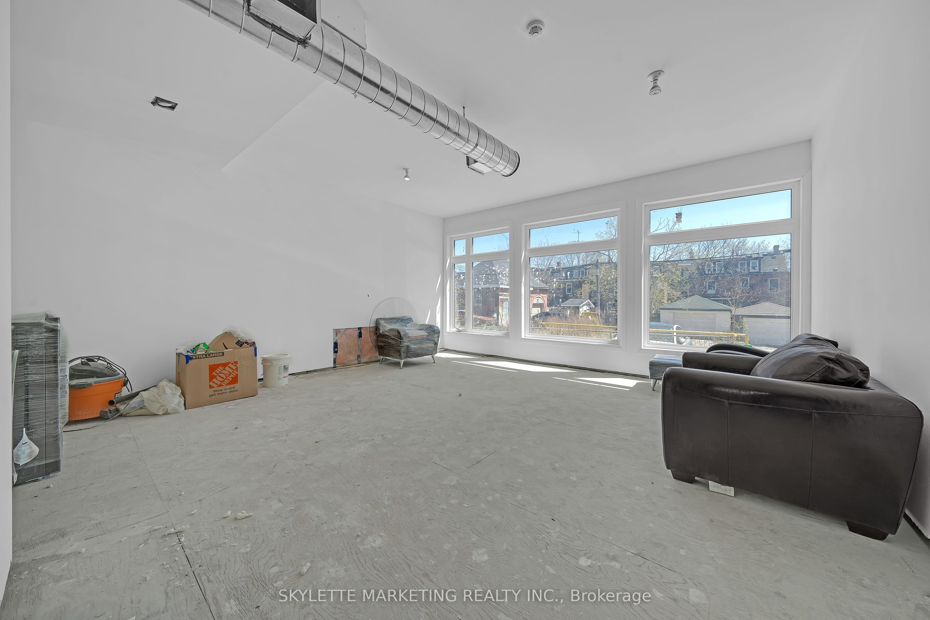 923 College Street Main Property Photo 18