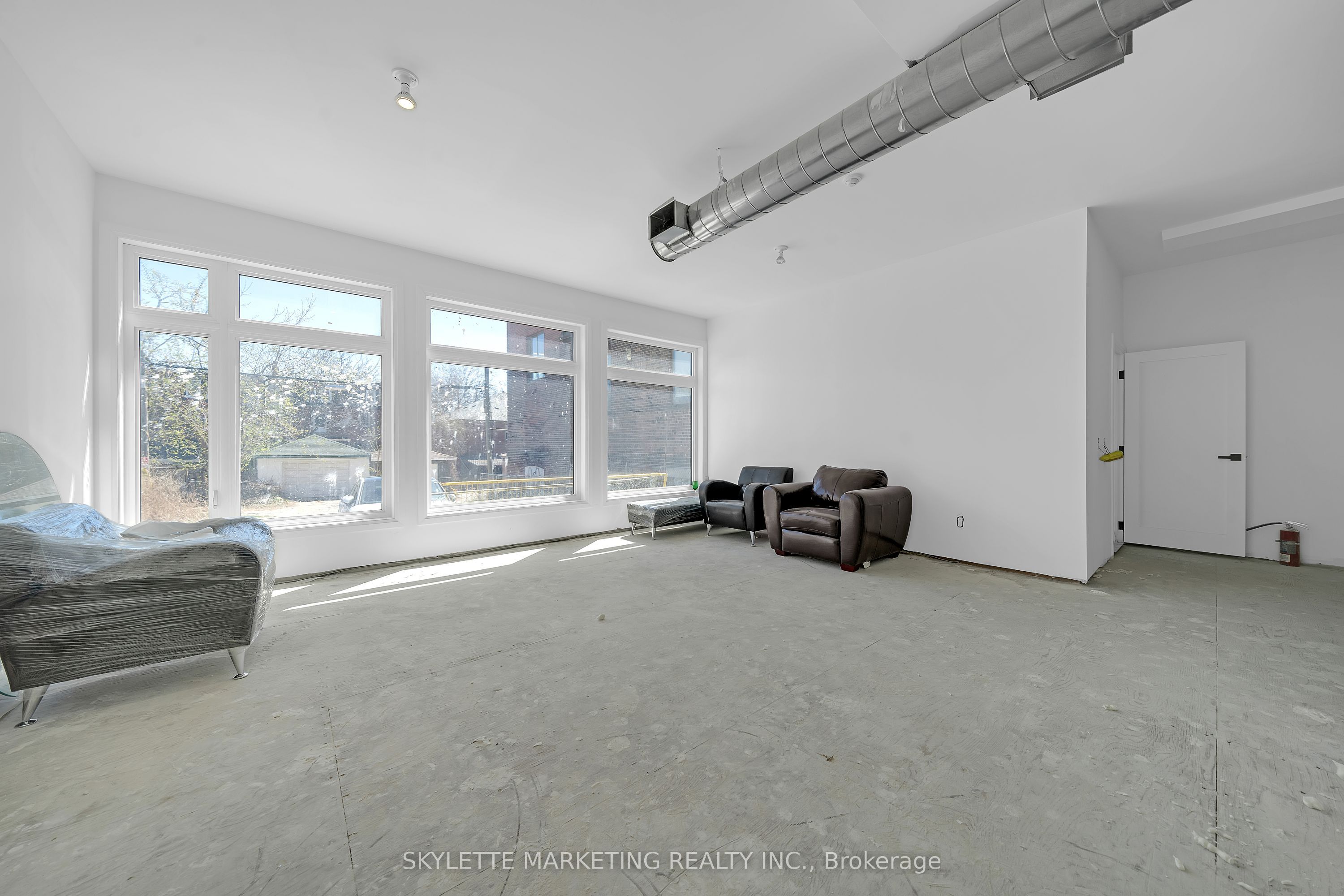 923 College Street Main Property Photo 19