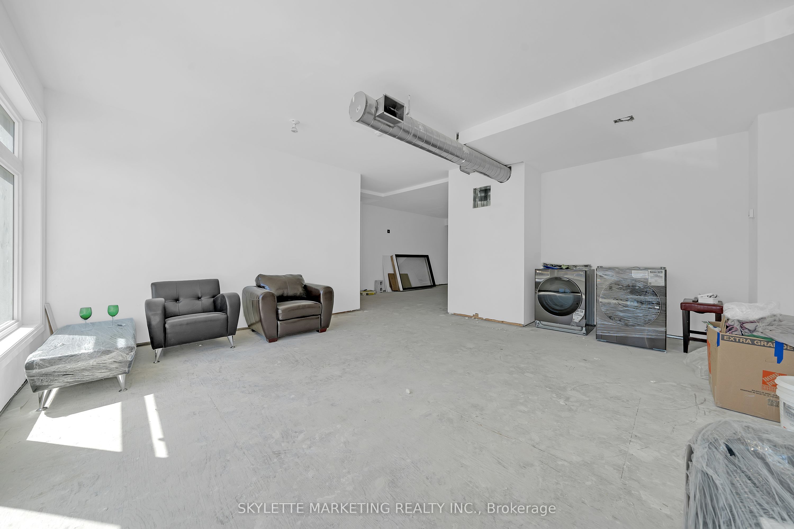 923 College Street Main Property Photo 20