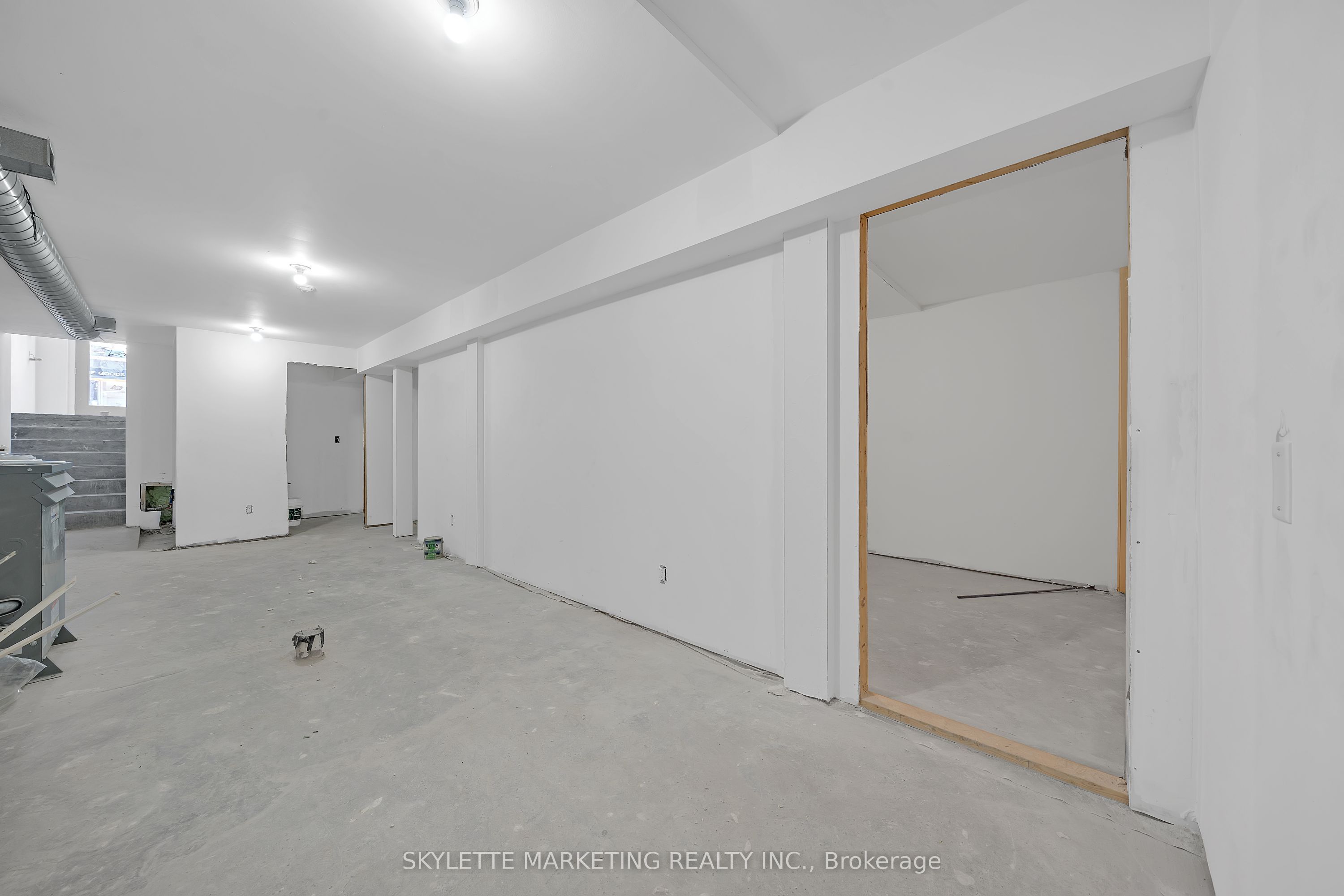 923 College Street Main Property Photo 22