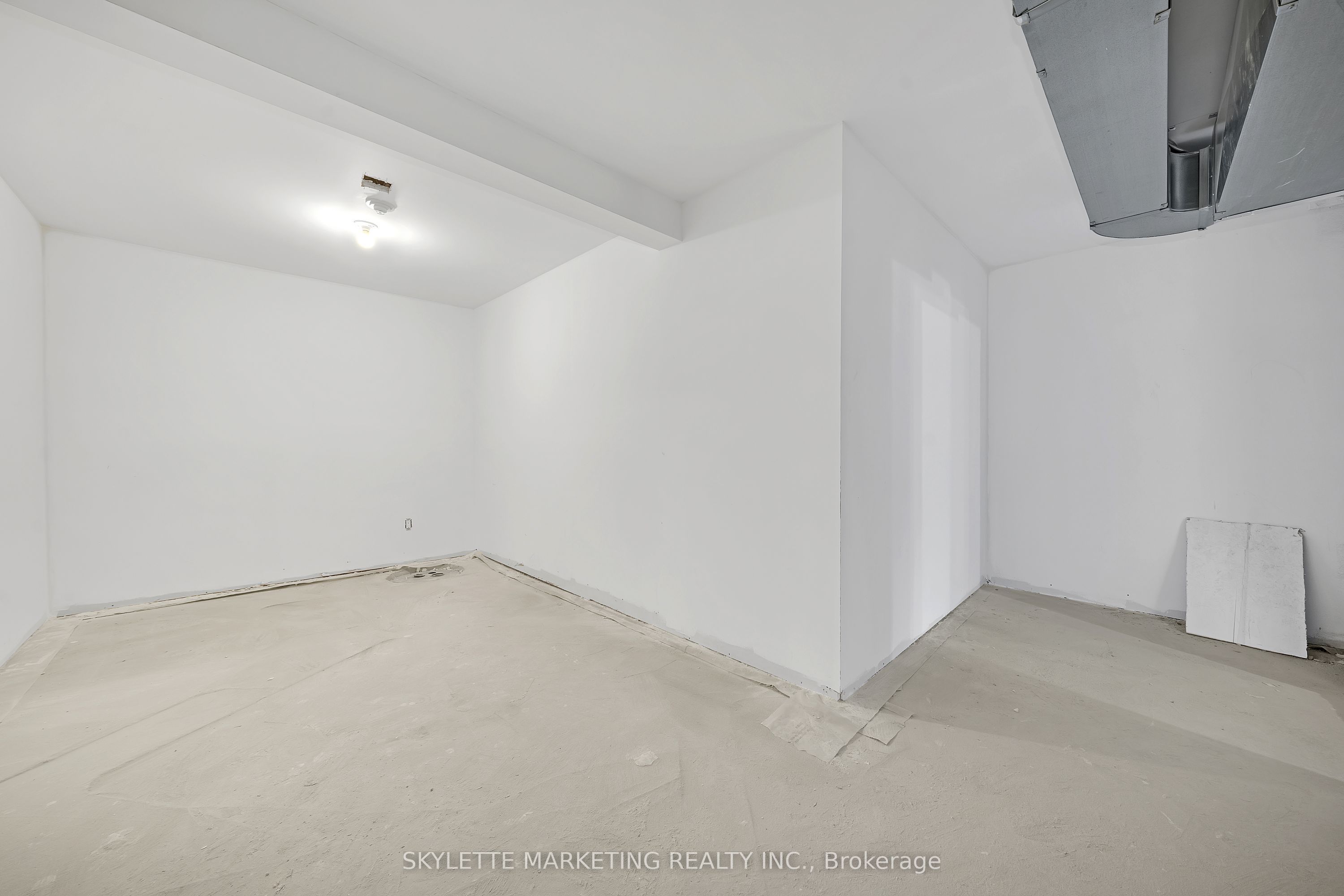 923 College Street Main Property Photo 23