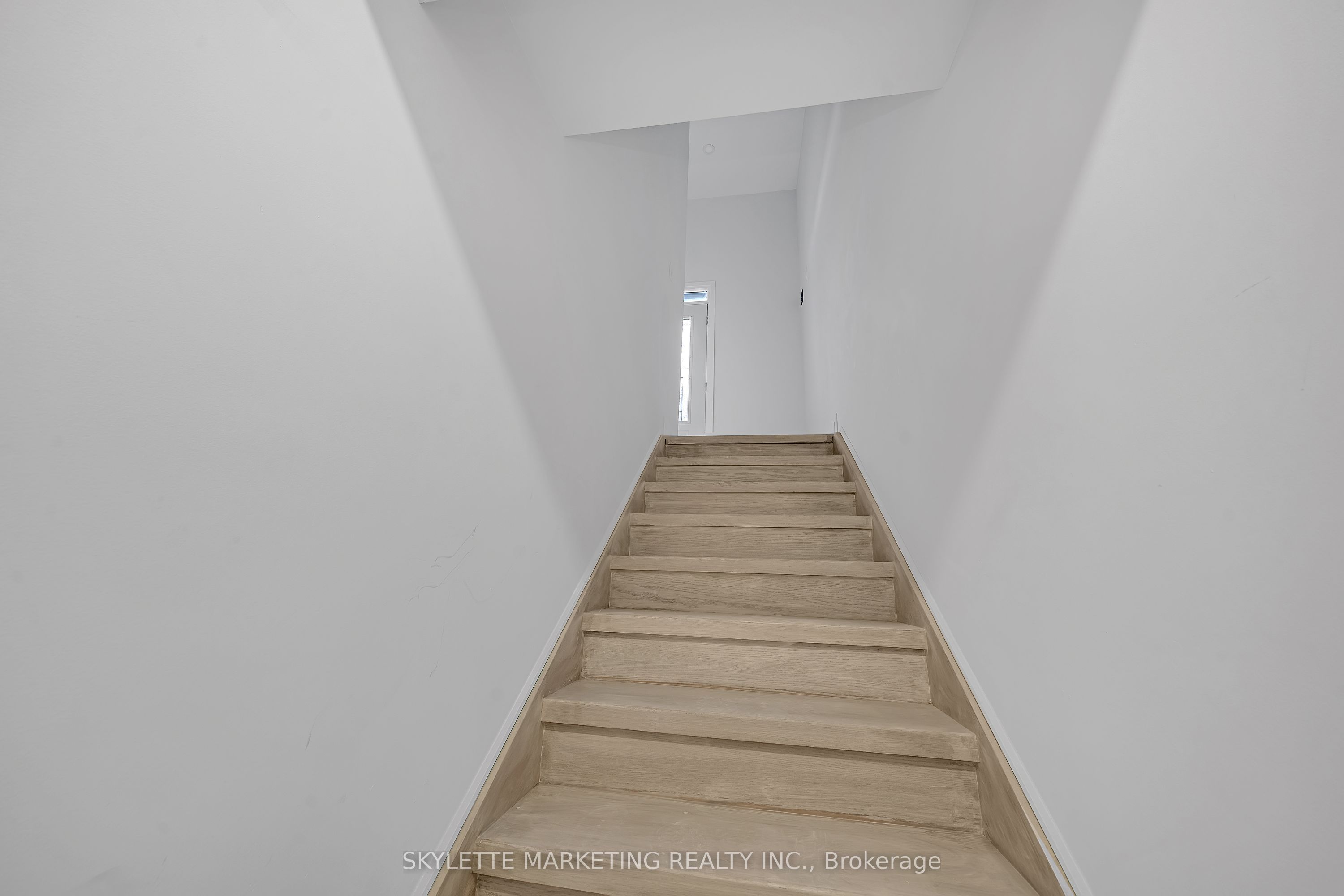 923 College Street Main Property Photo 25