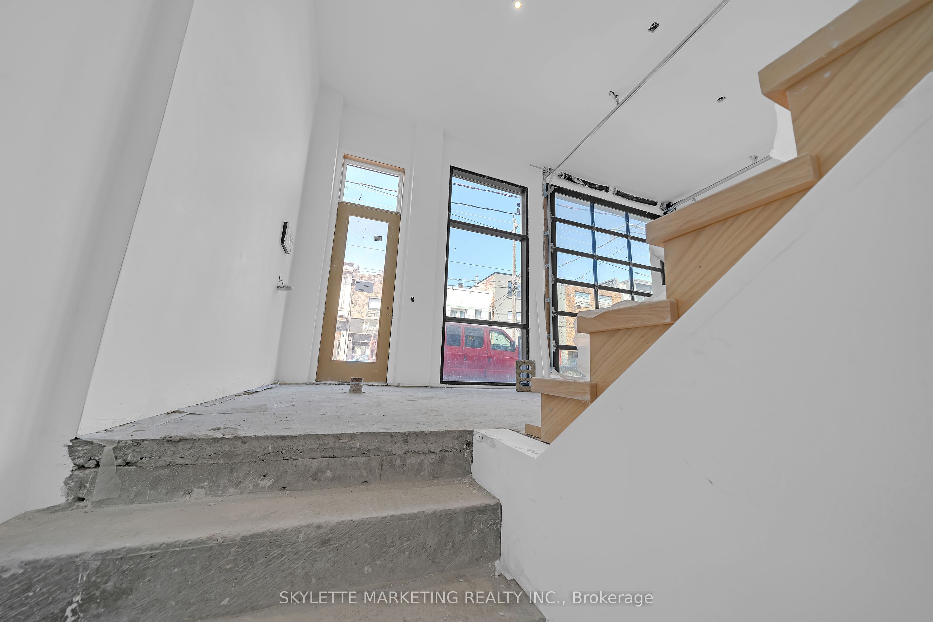 923 College Street Main Property Photo 30