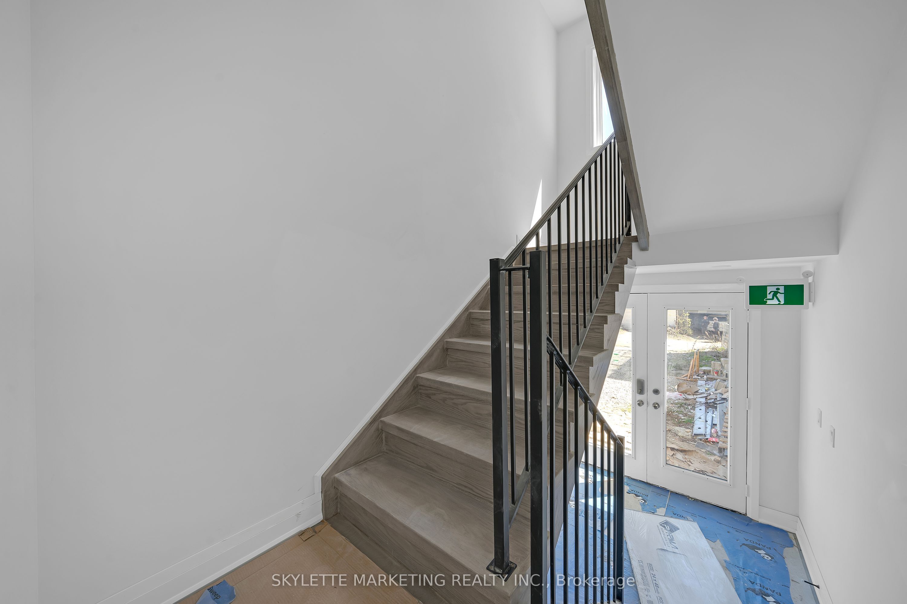 923 College Street Main Property Photo 31
