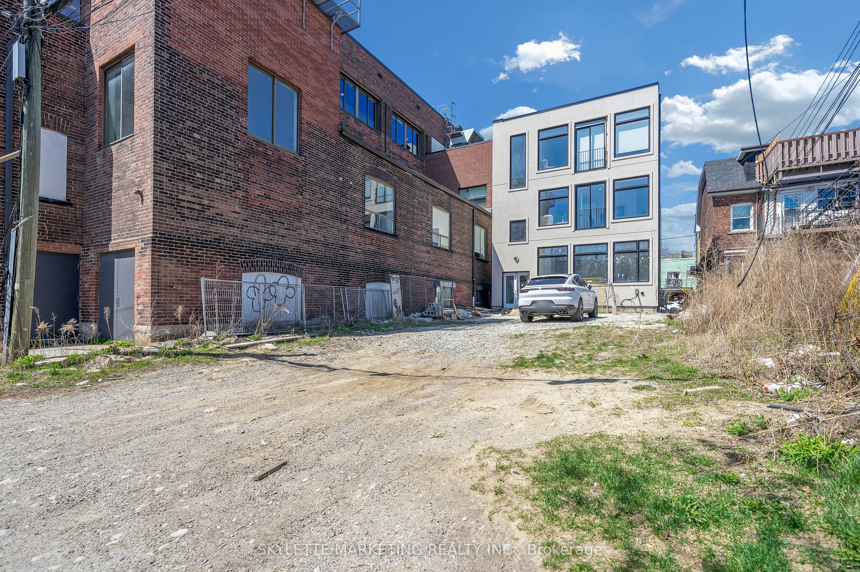 923 College Street Main Property Photo 34