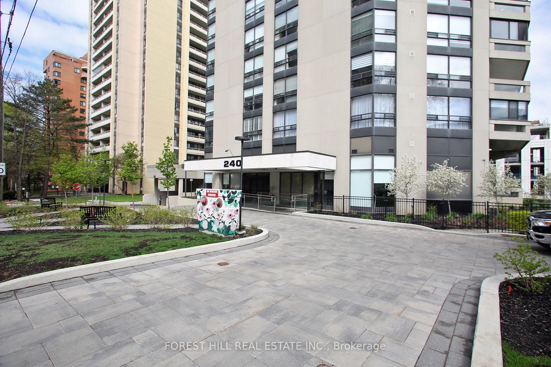 #1601 - 240 Heath Street Property Photo 2