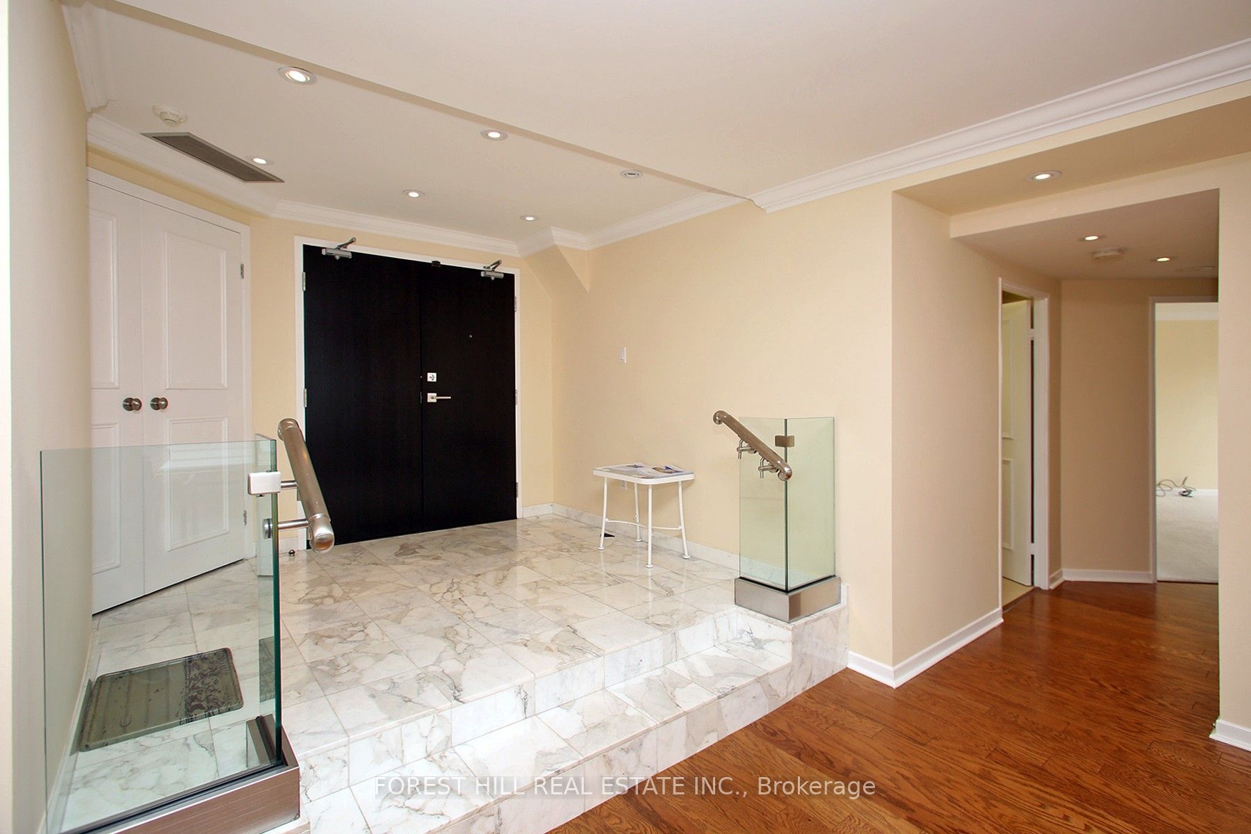 #1601 - 240 Heath Street Property Photo 5