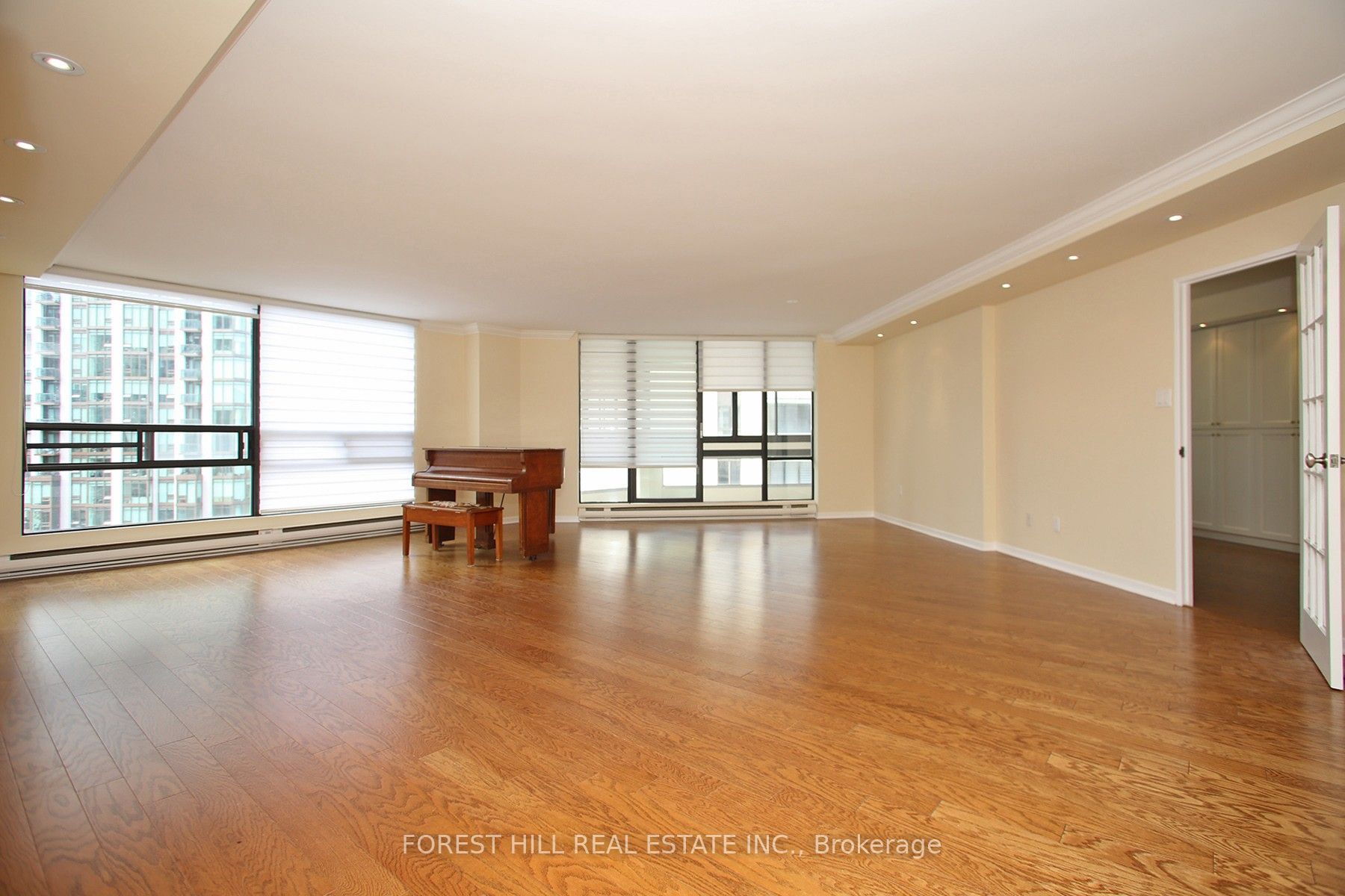 #1601 - 240 Heath Street Property Photo 6