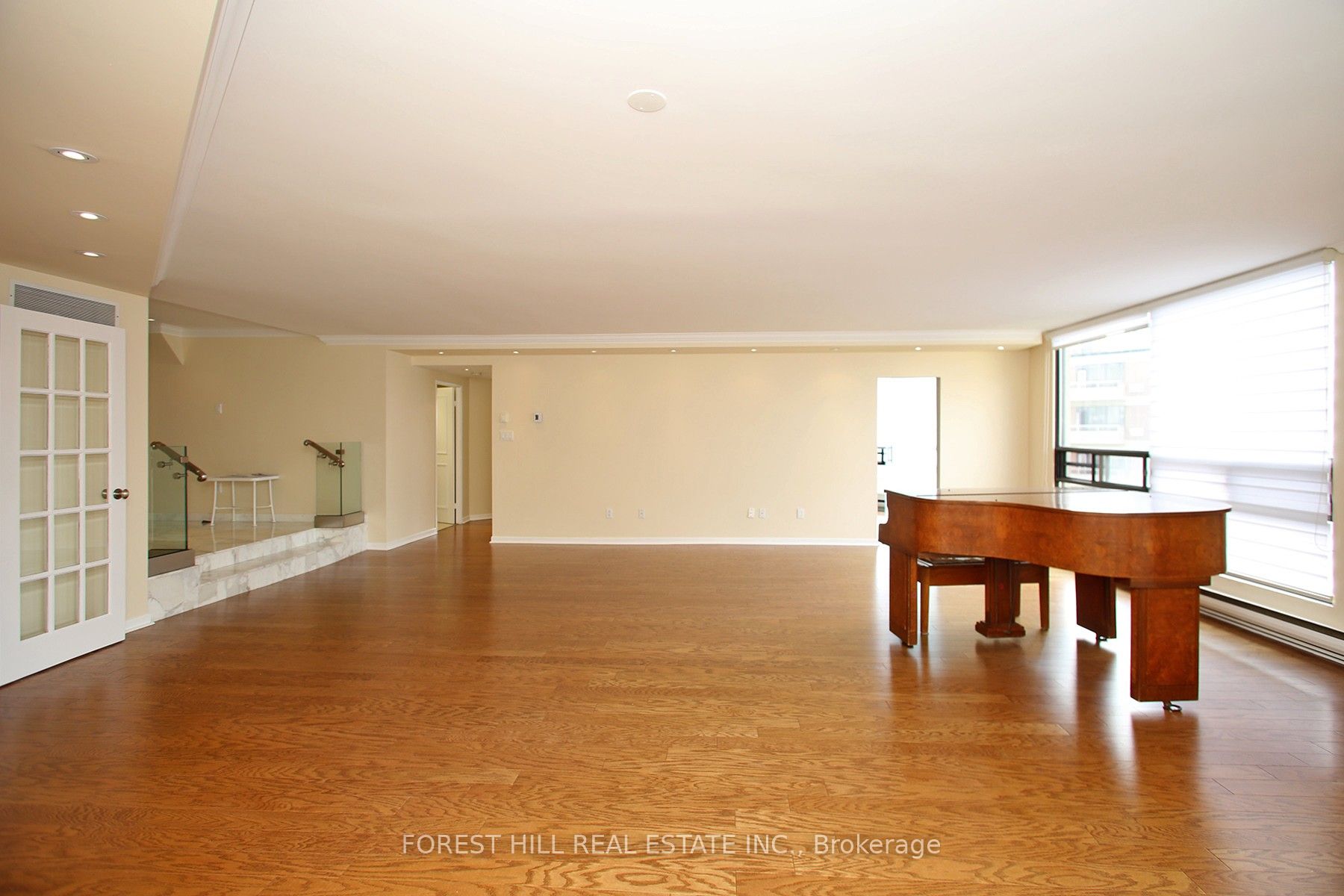 #1601 - 240 Heath Street Property Photo 9