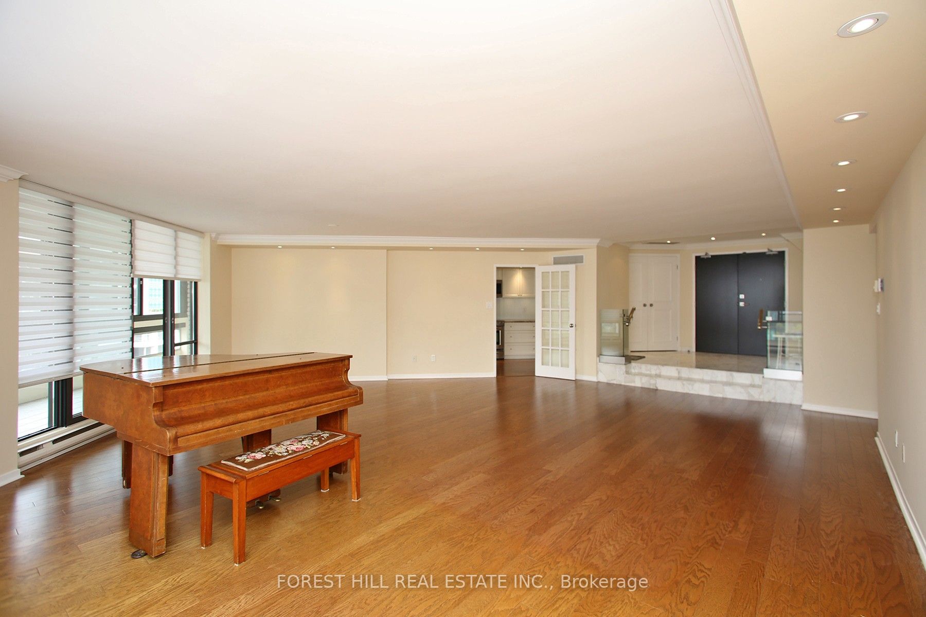 #1601 - 240 Heath Street Property Photo 10