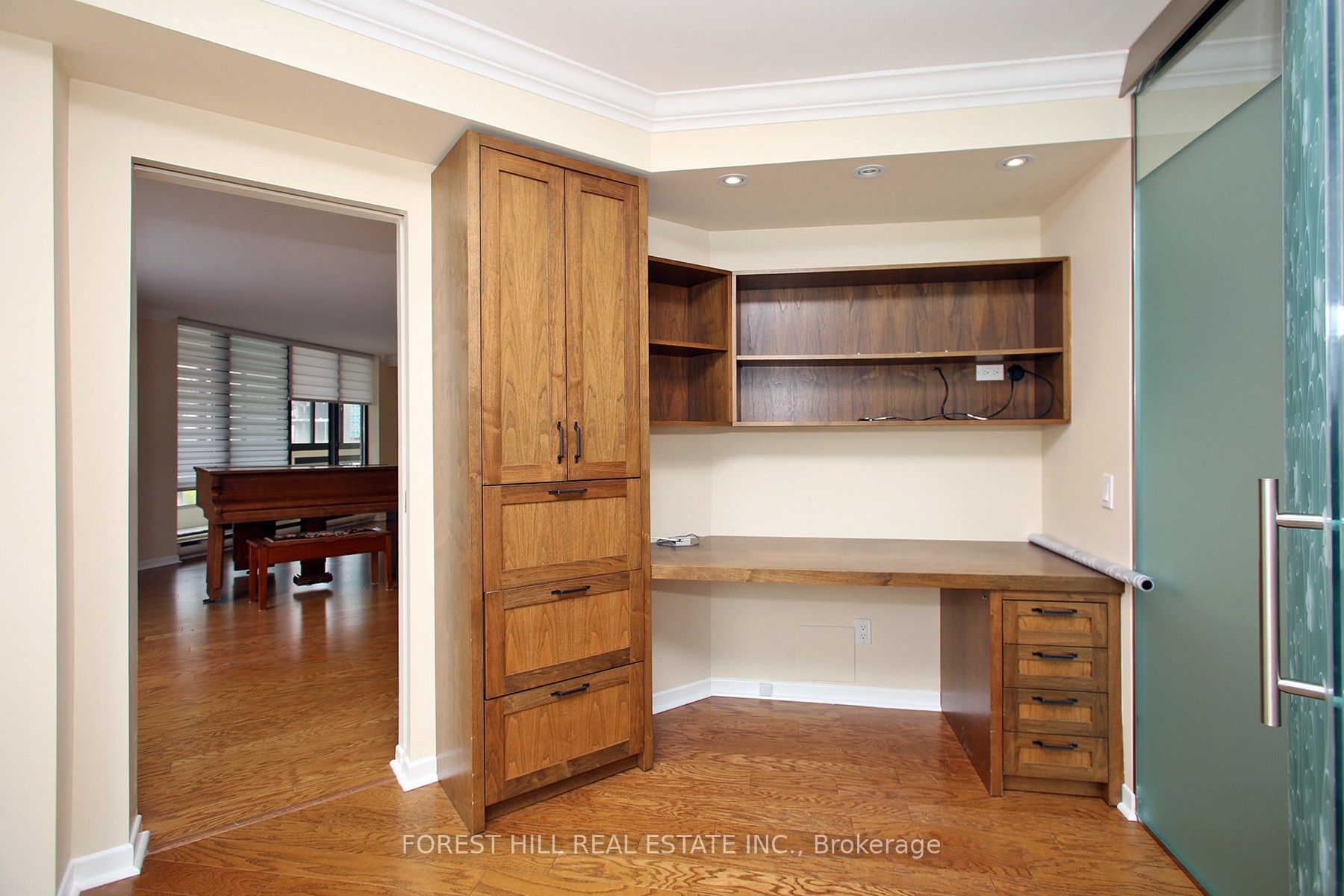 #1601 - 240 Heath Street Property Photo 14